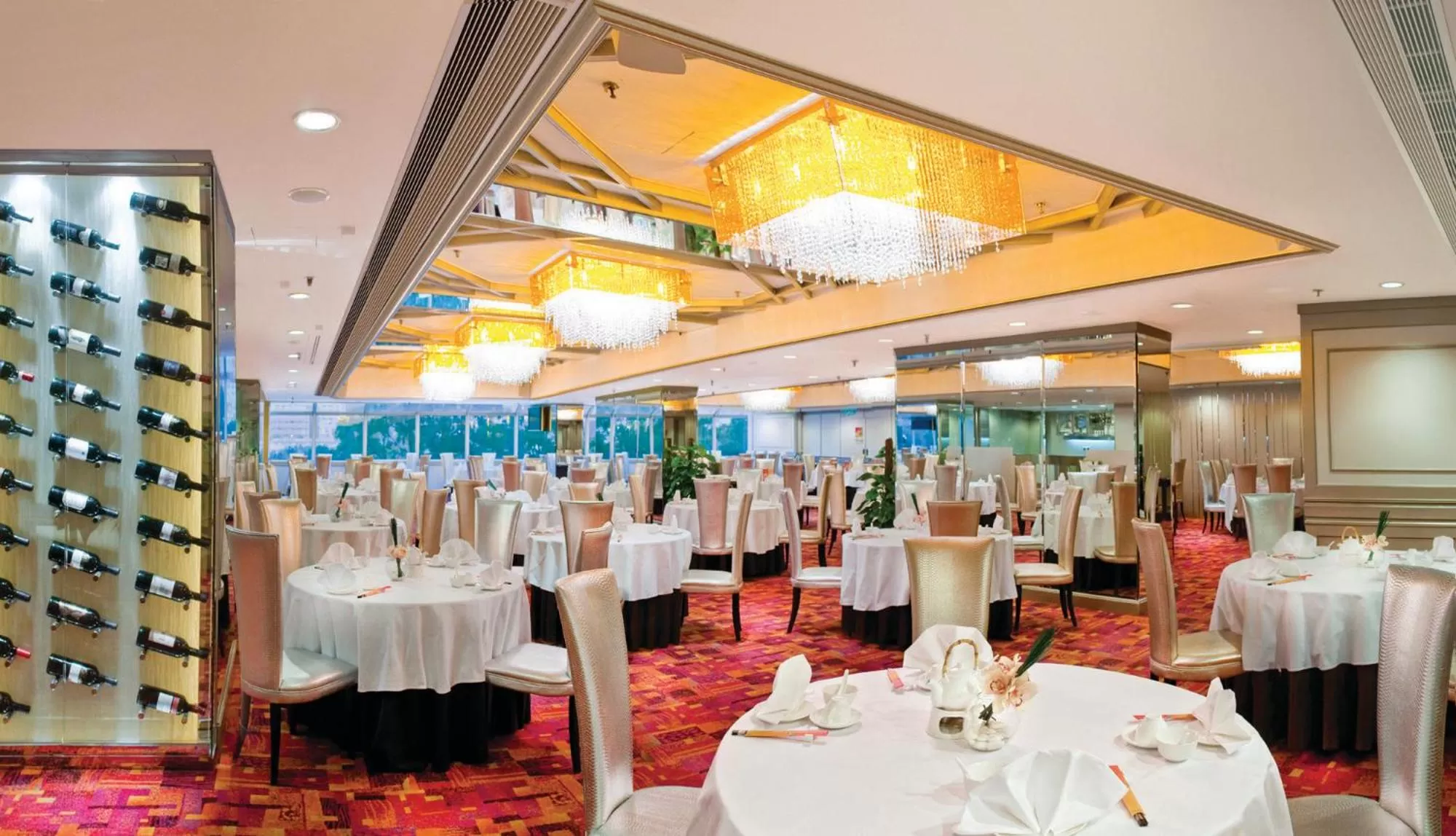 Restaurant/places to eat in Regal Riverside Hotel