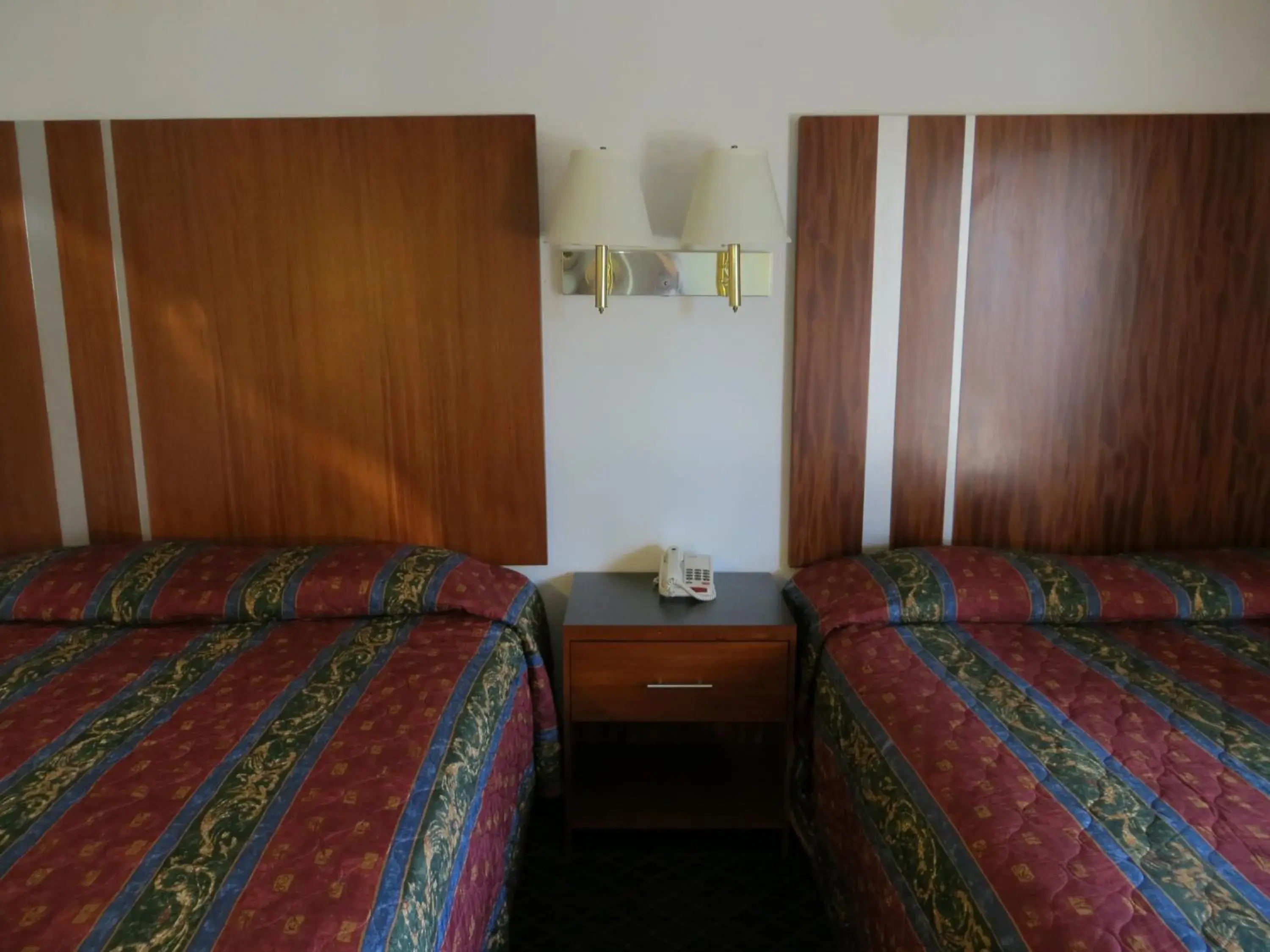 Photo of the whole room, Bed in Riverside Inn & Suites