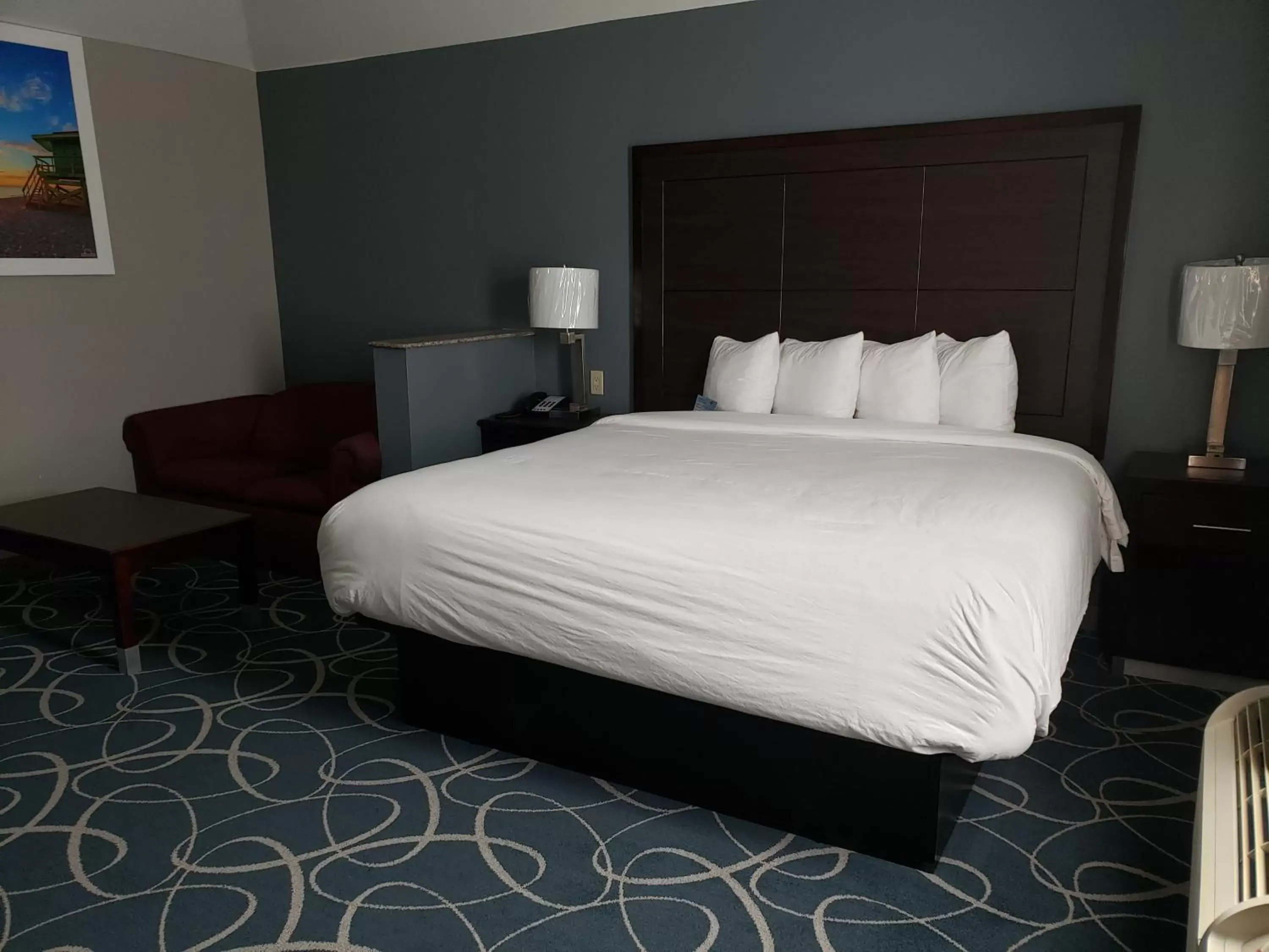 Bedroom, Bed in Days Inn & Suites by Wyndham Cleburne TX