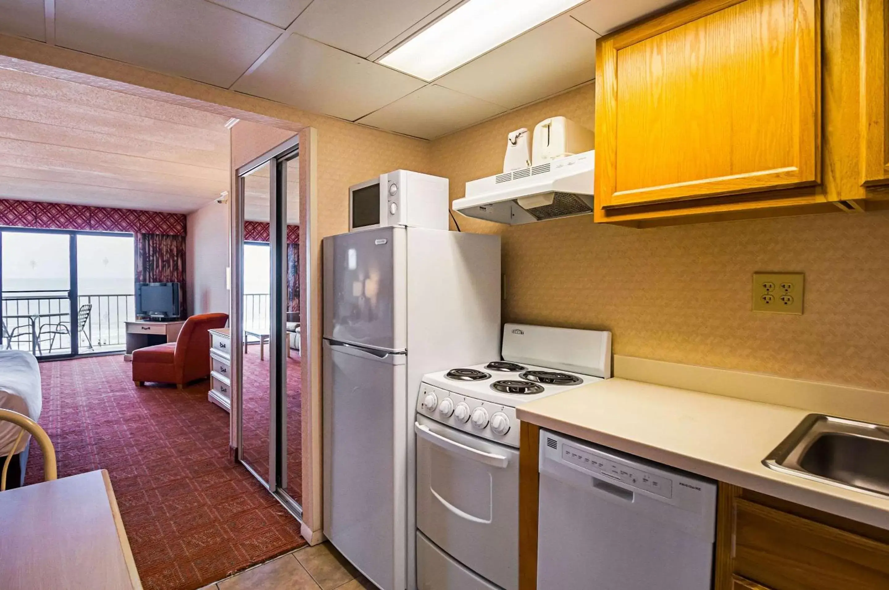 Photo of the whole room, Kitchen/Kitchenette in Quality Inn Oceanfront