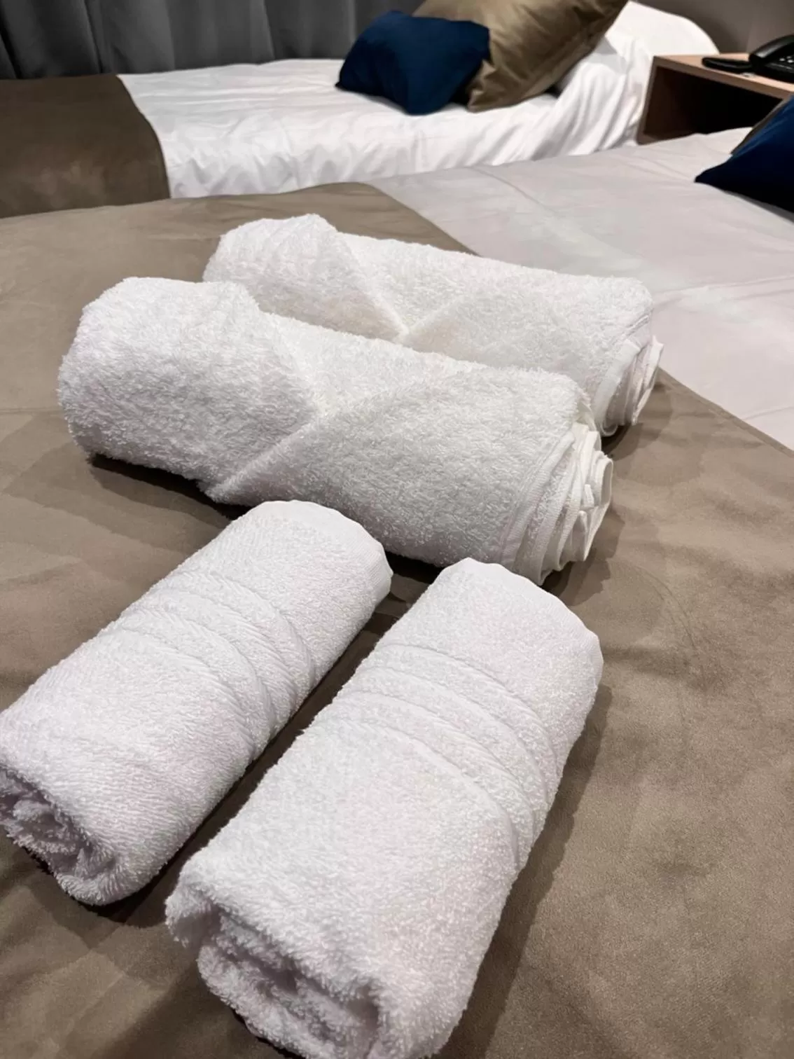 towels, Bed in Ayres Apart Hotel