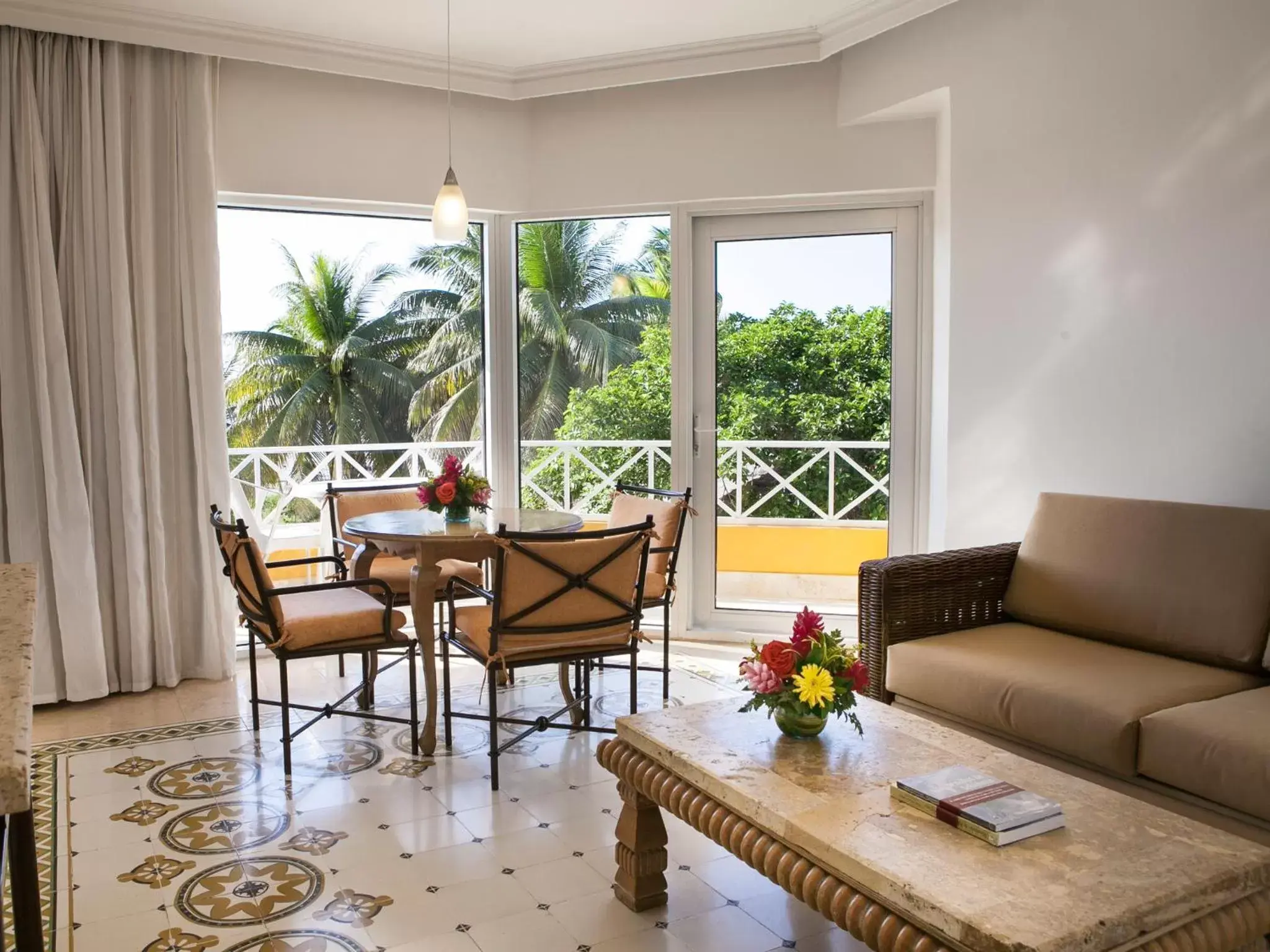 Balcony/Terrace, Seating Area in Hotel Las Americas Casa de Playa