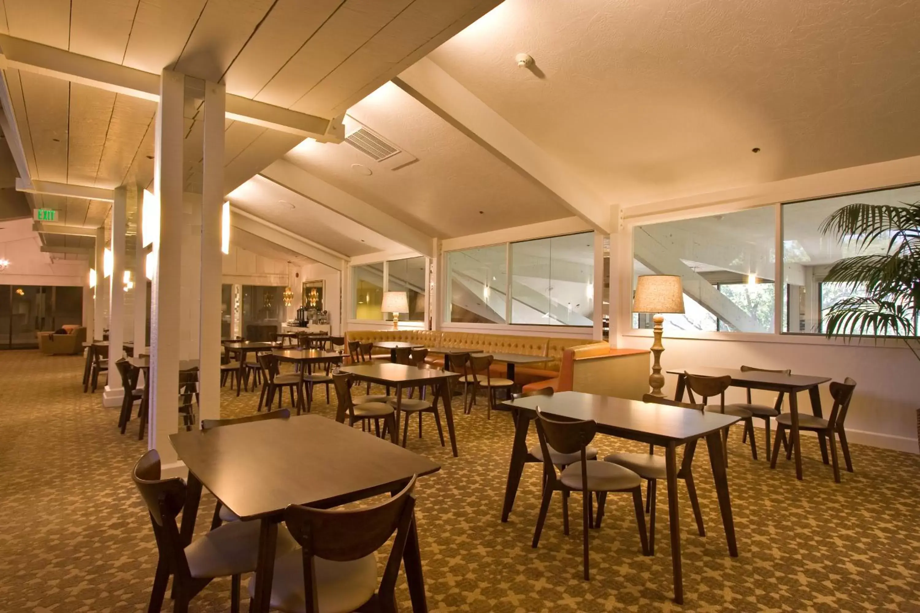 Restaurant/Places to Eat in Ashland Hills Hotel & Suites