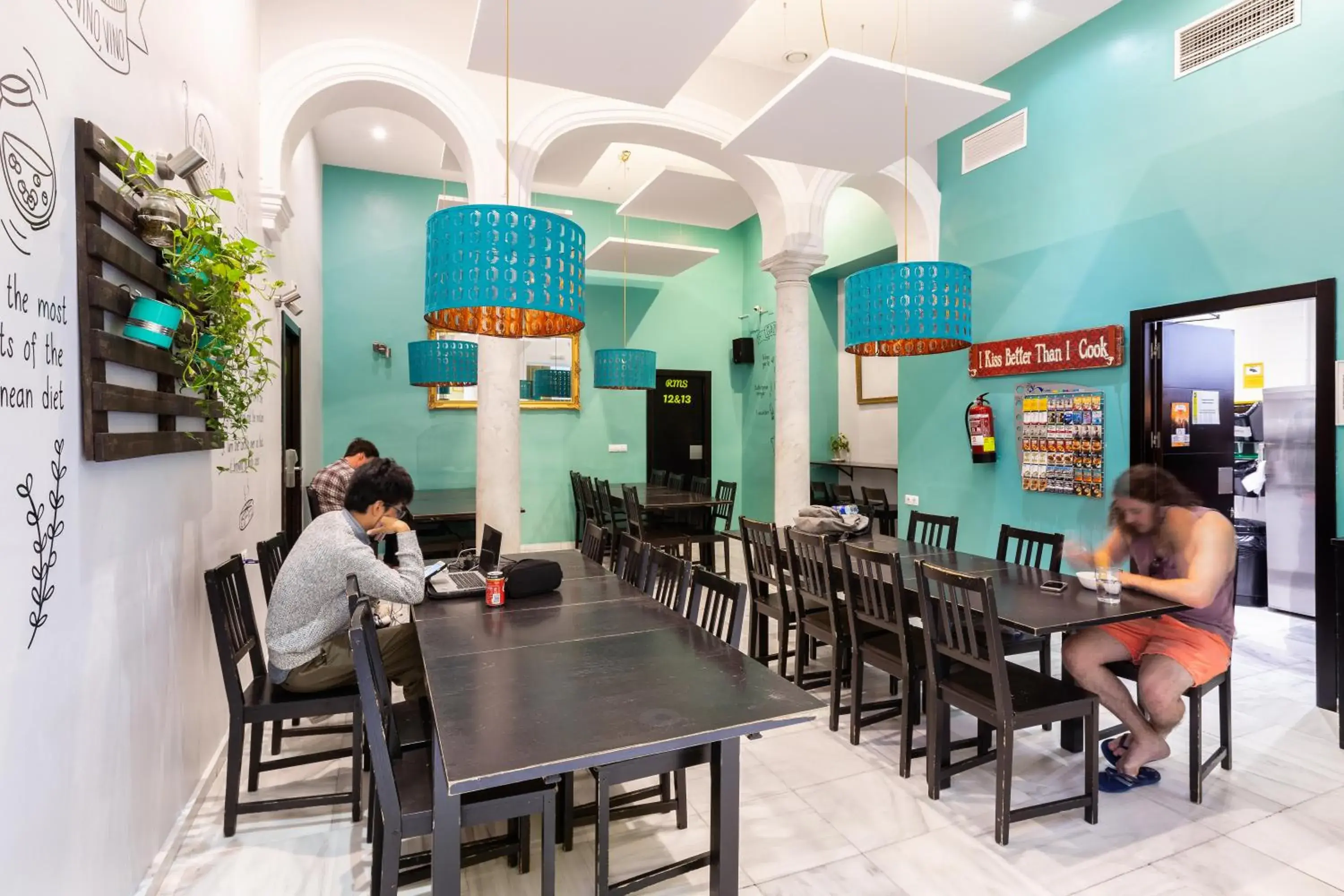 Lounge or bar, Restaurant/Places to Eat in Oasis Backpackers' Hostel Palace Sevilla