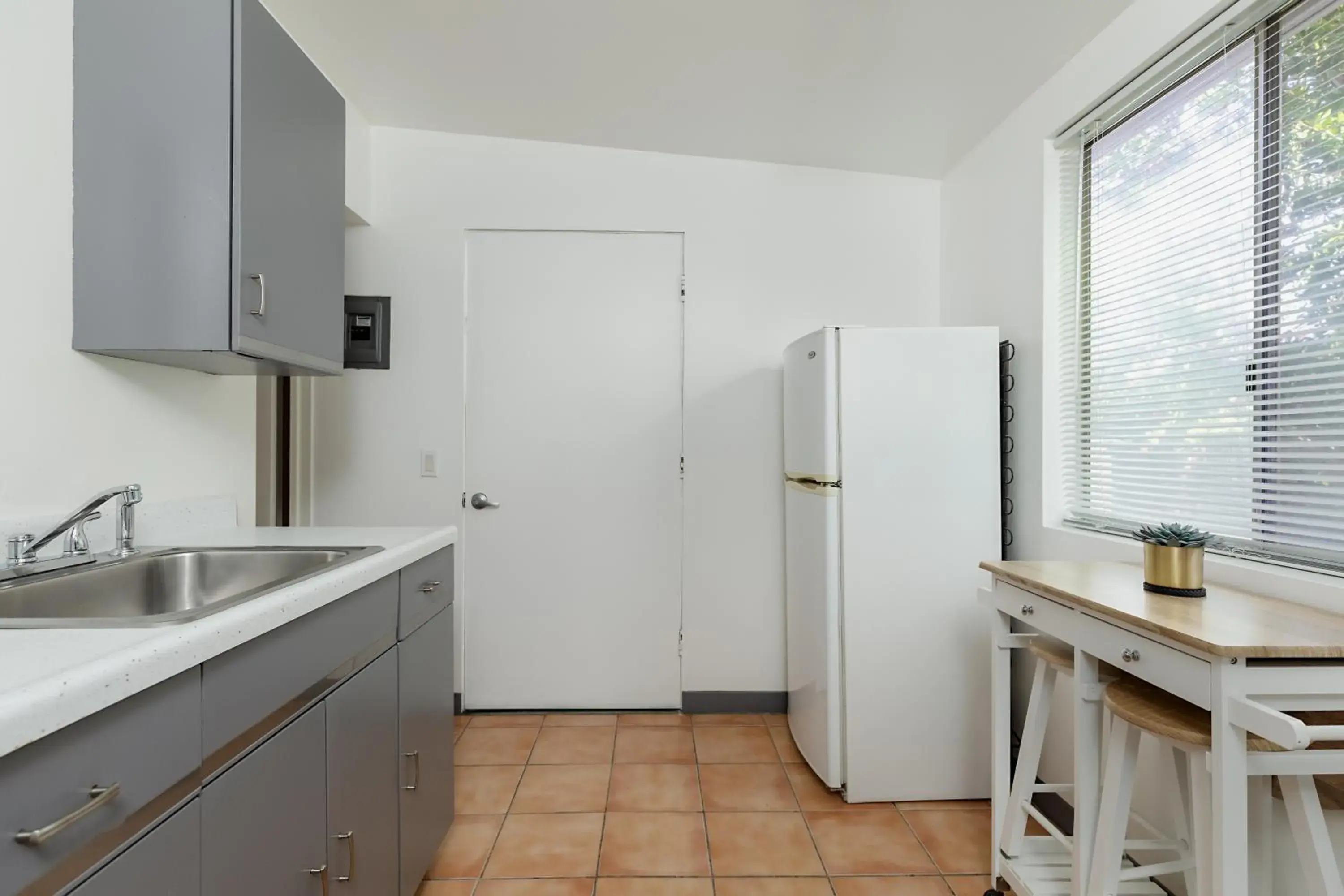 Kitchen or kitchenette, Kitchen/Kitchenette in Float Palm Springs