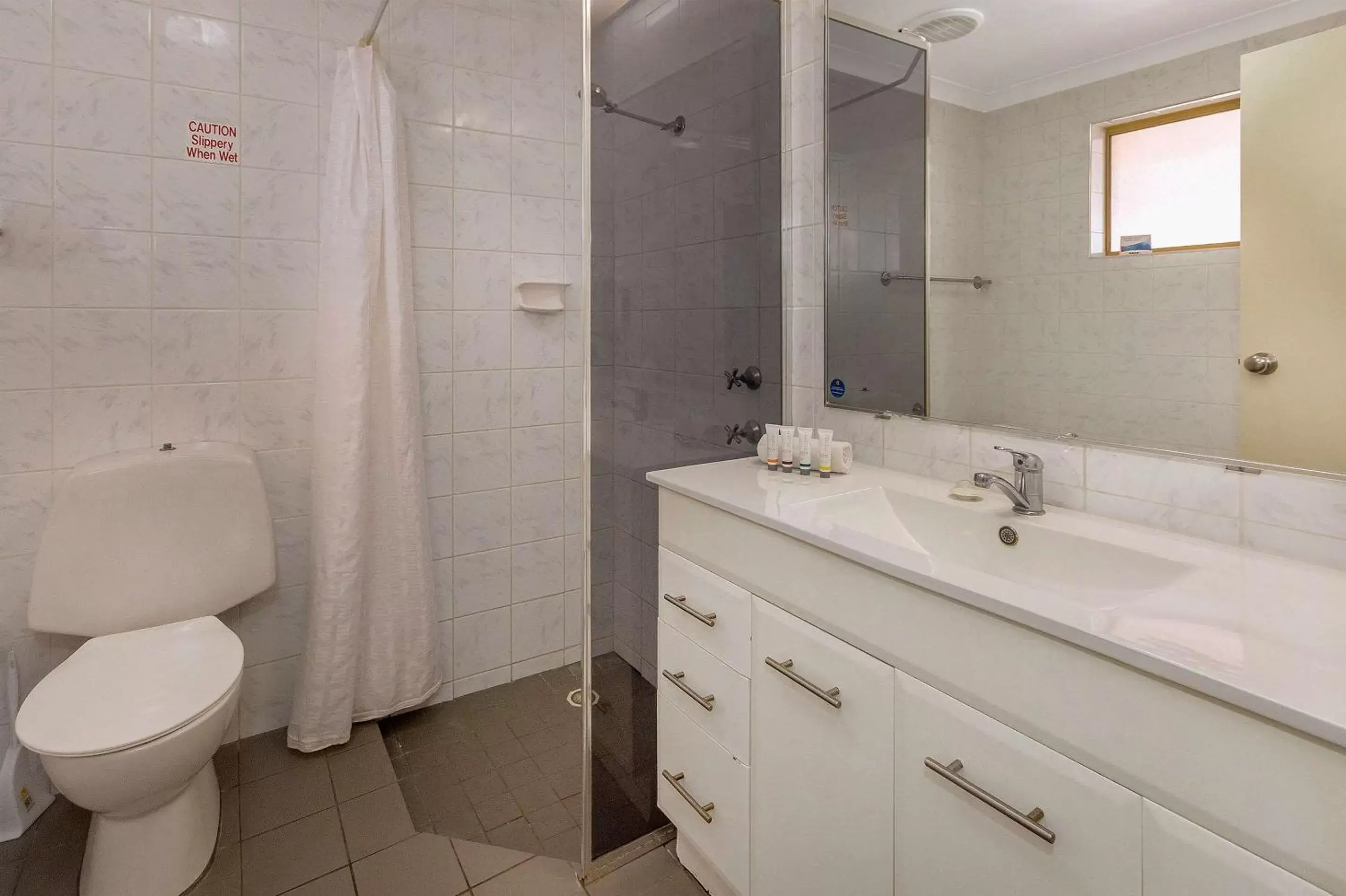 Photo of the whole room, Bathroom in Comfort Inn Bay of Isles