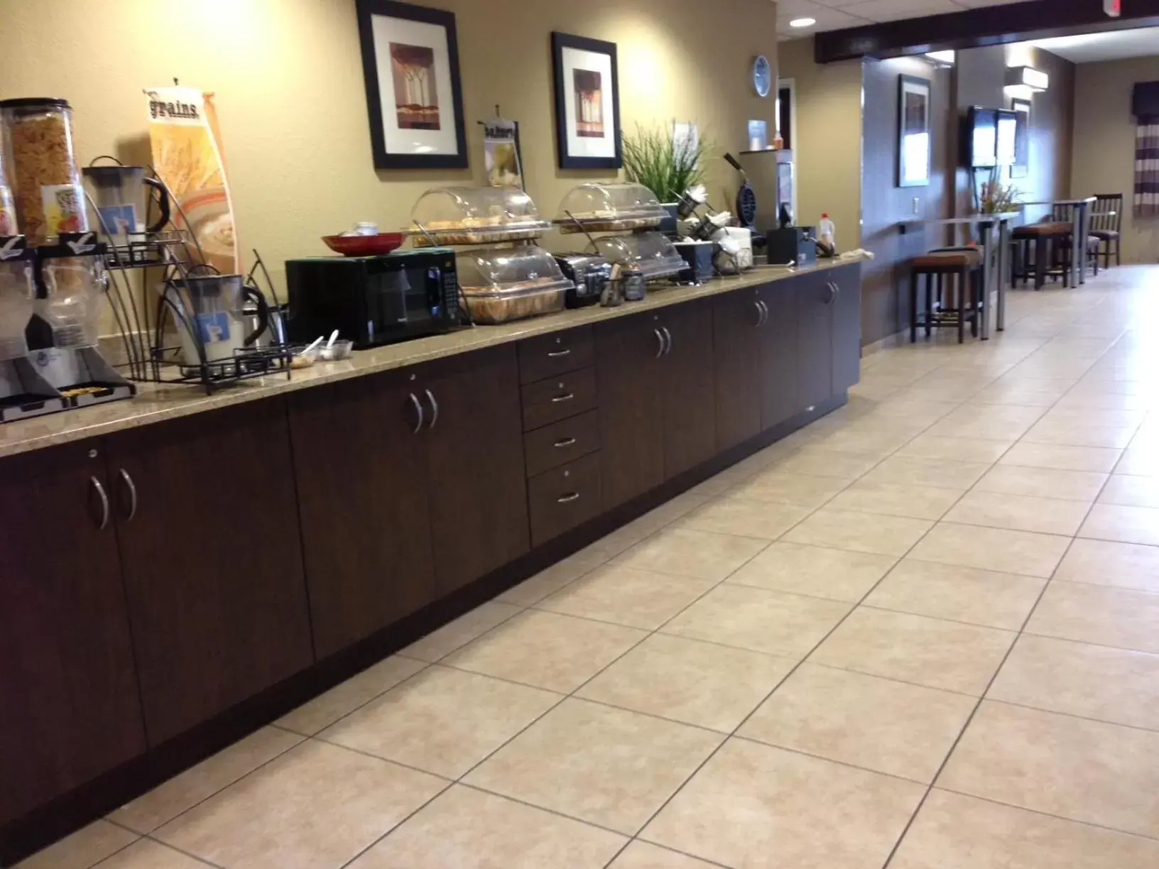 Continental breakfast, Restaurant/Places to Eat in Microtel Inn & Suites by Wyndham Harrisonburg