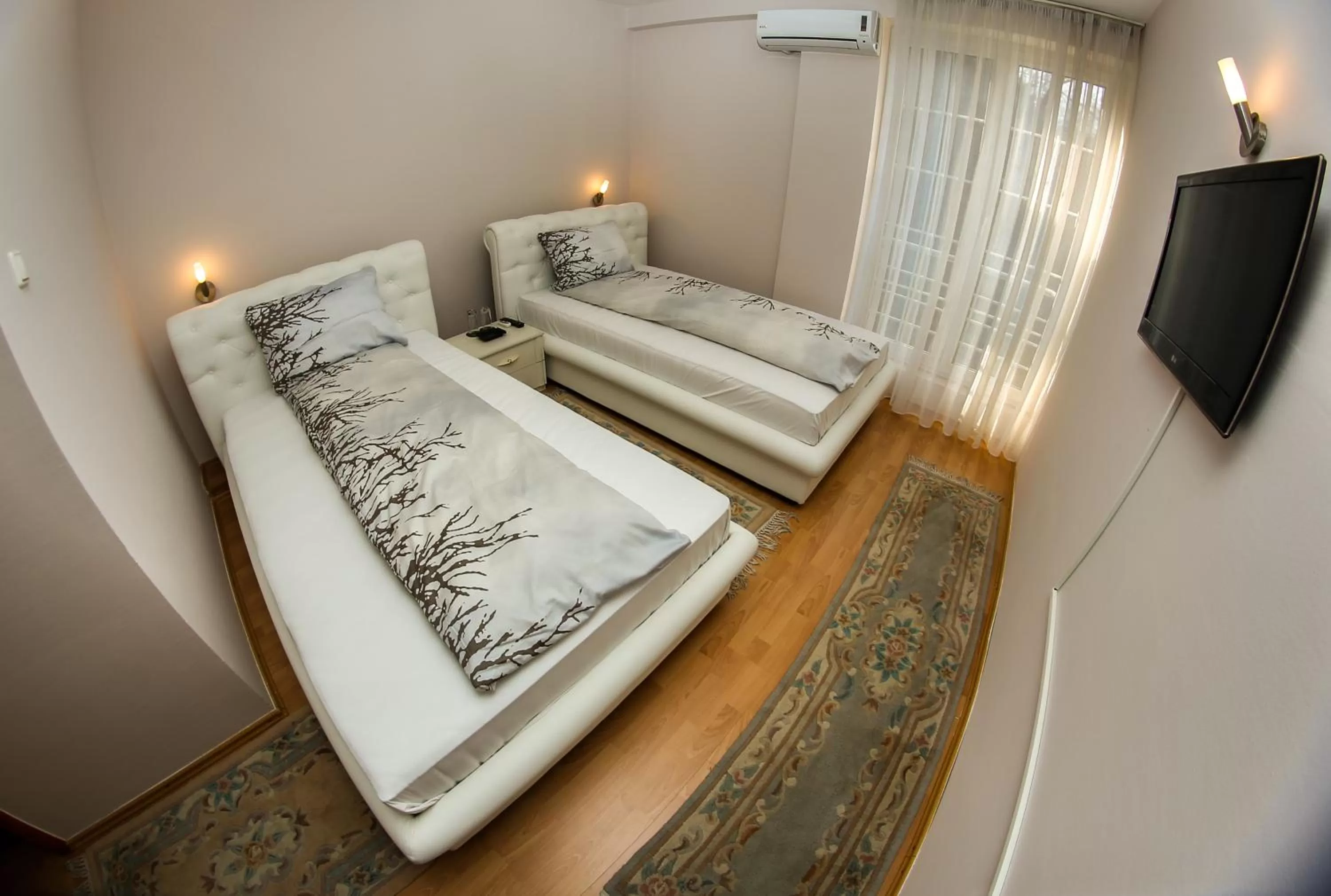 Photo of the whole room, Bed in Hotel Fontana