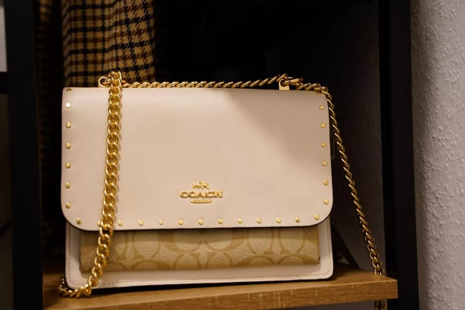 Decorative detail in Hotel Residenz Luxury - Outletcity - Parken - Klima - 24h Check-In