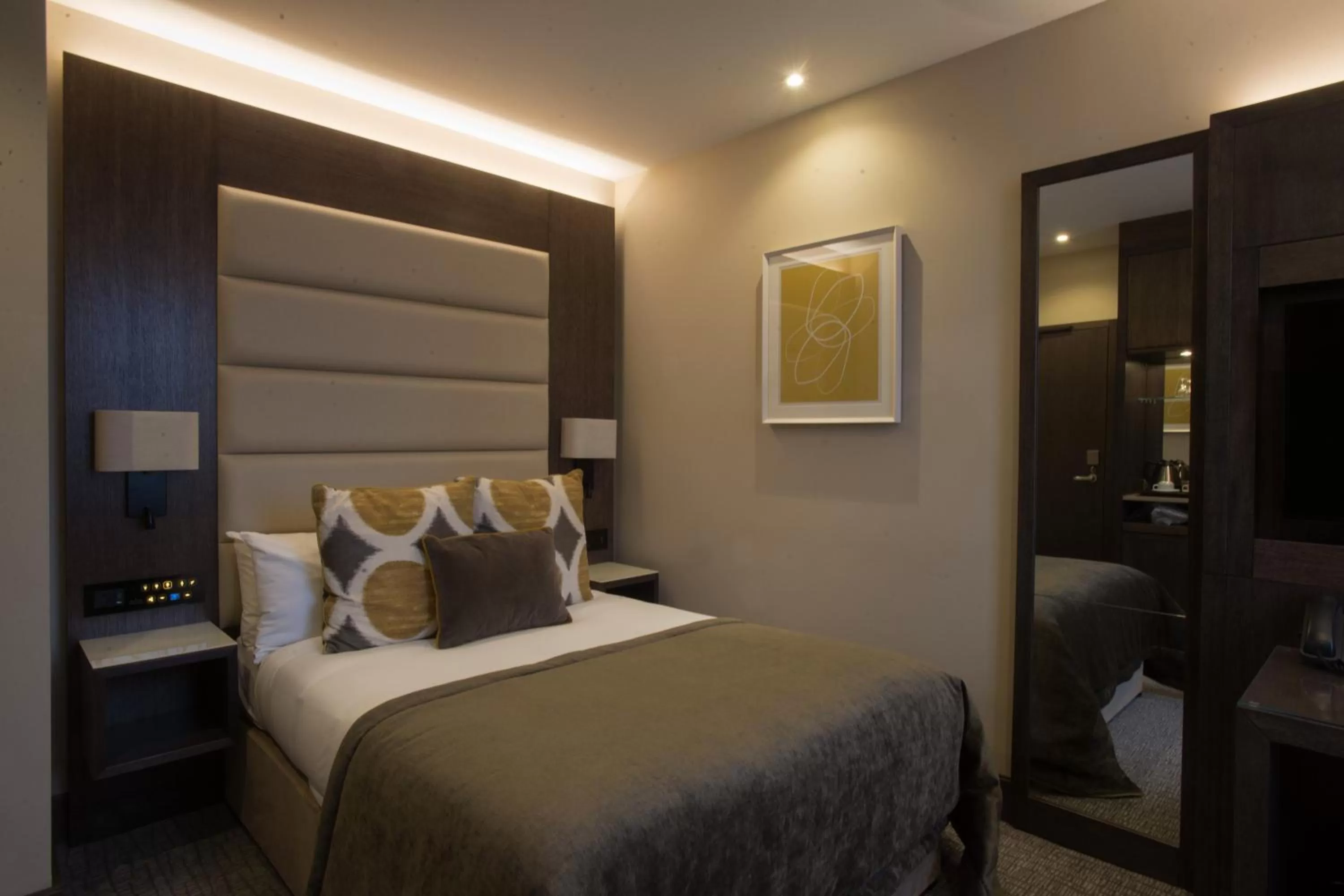 Other, Bed in The Kings Head Hotel