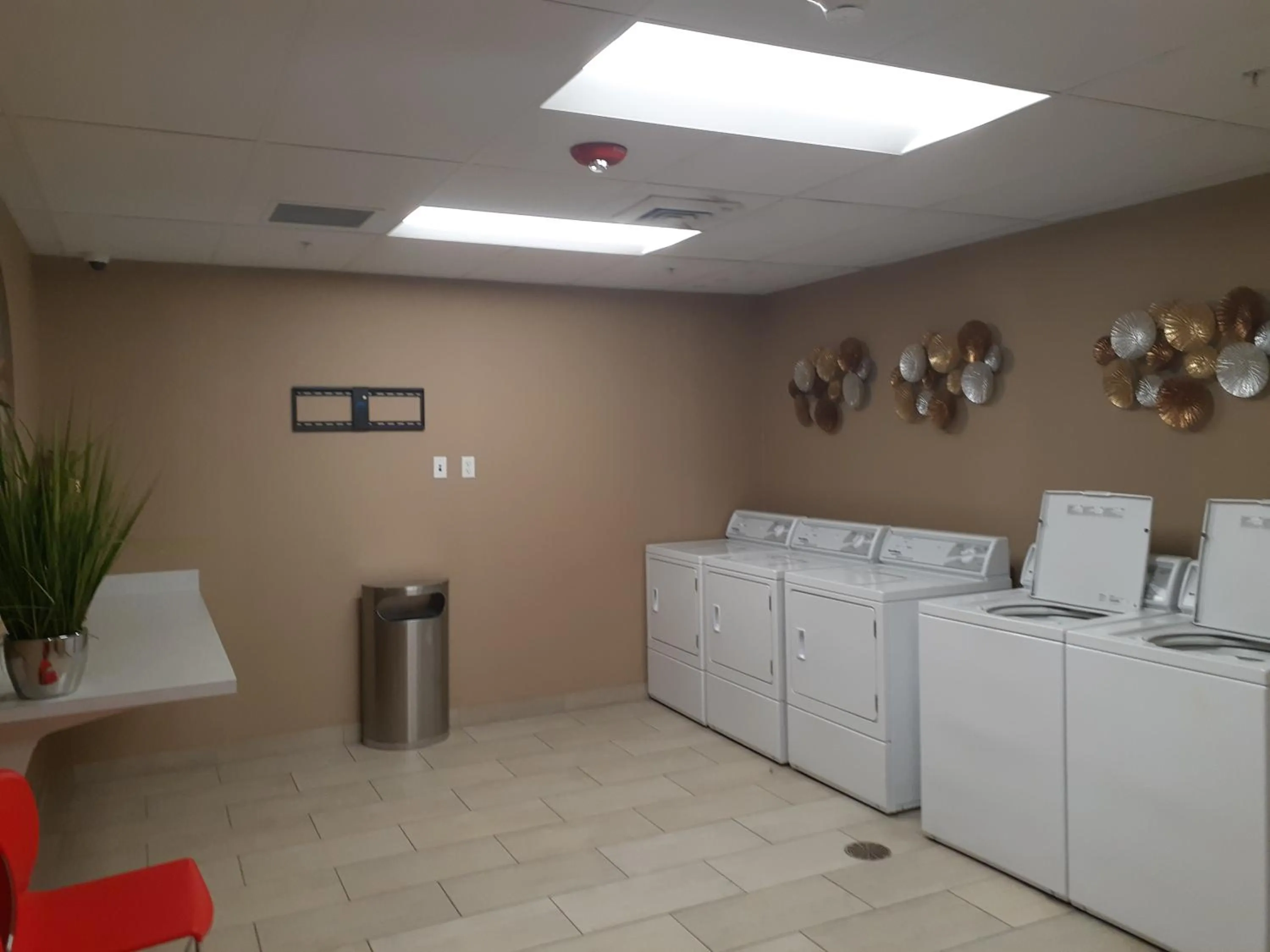 laundry in Simple Suites Boise Airport