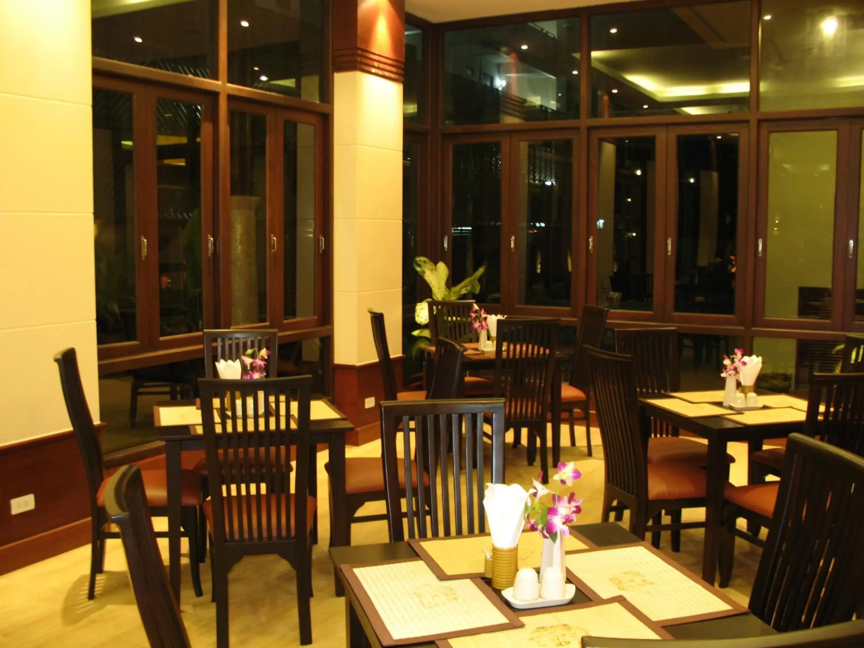 Restaurant/places to eat in Wannara Hotel Hua Hin Restaurant/places to eat in Wannara Hotel Hua Hin