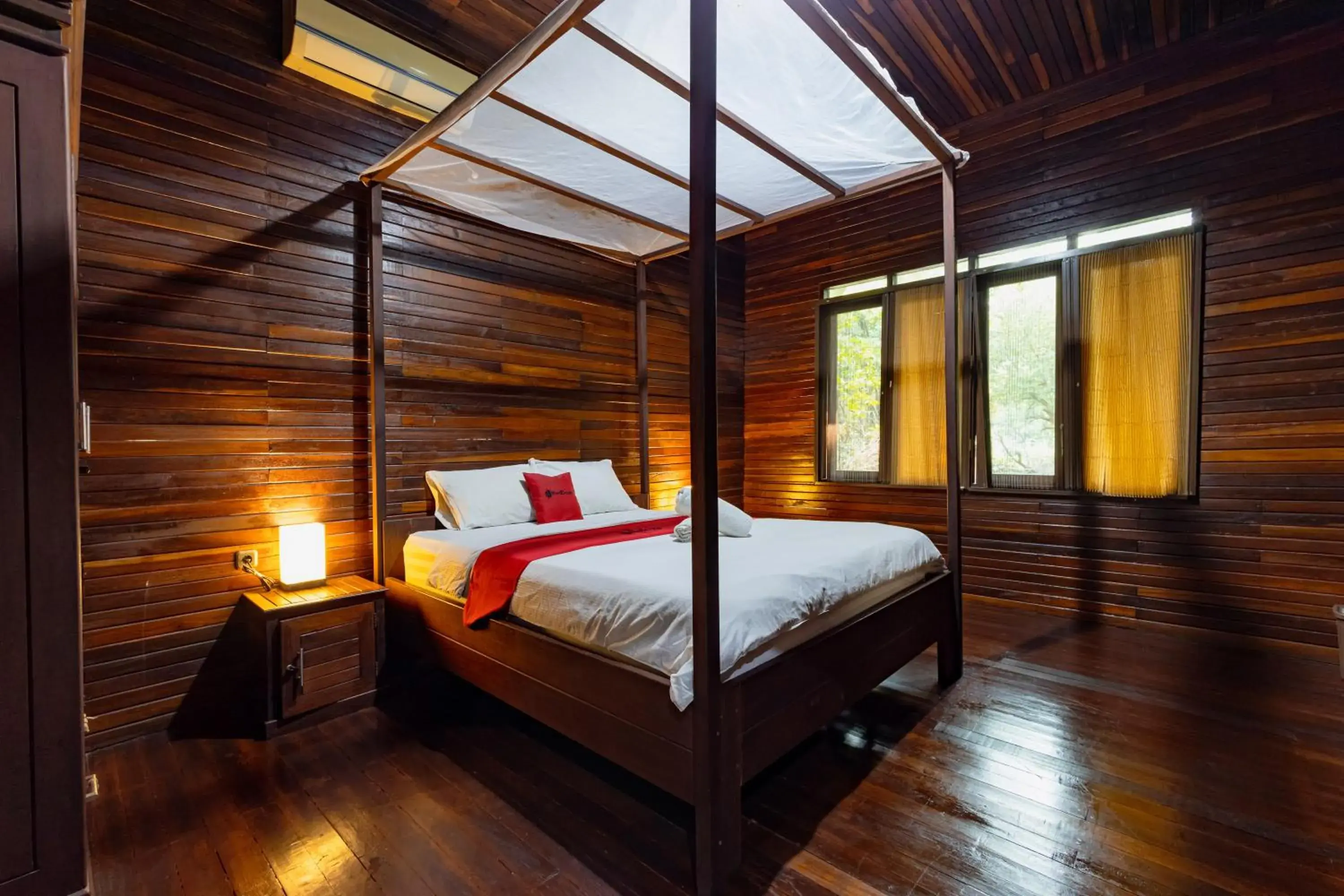 Bedroom, Bed in RedDoorz Resort @ Taman Wisata Mangrove