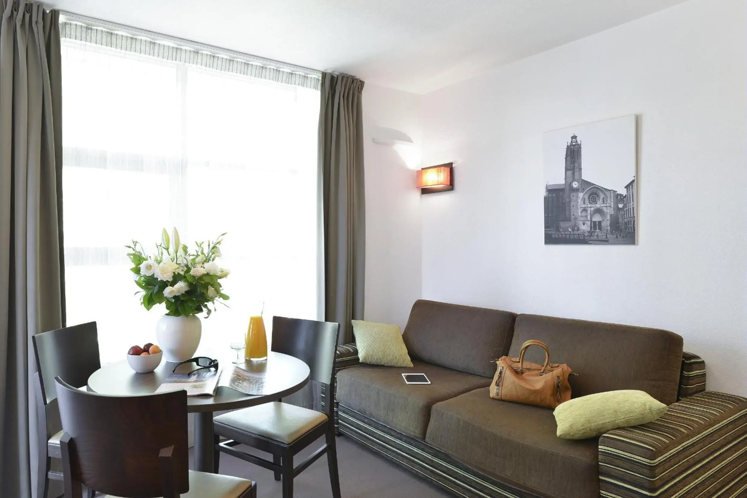 Living room, Seating Area in Aparthotel Adagio Access Toulouse St Cyprien