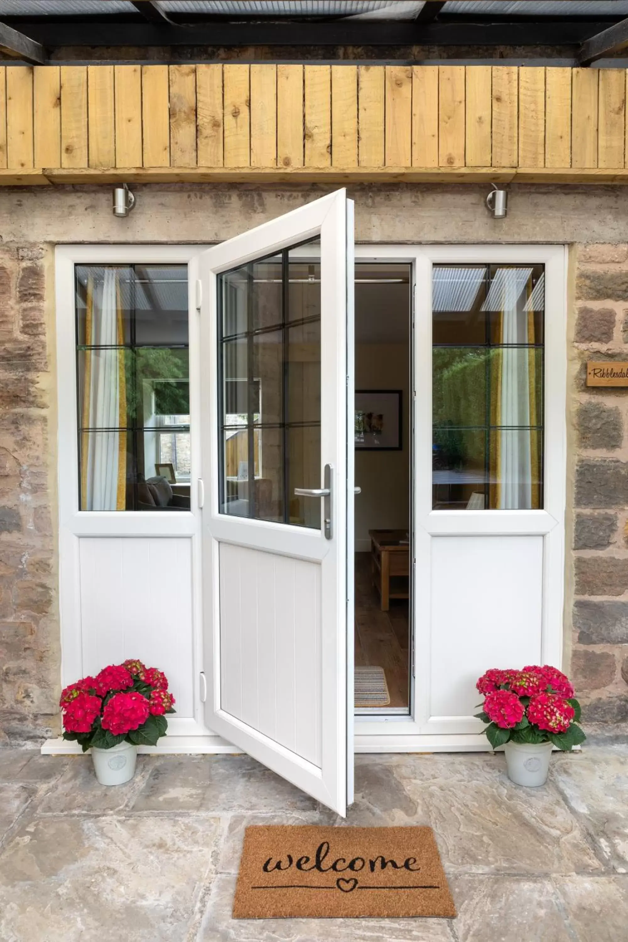 Facade/entrance in Shoulder of Mutton Inn