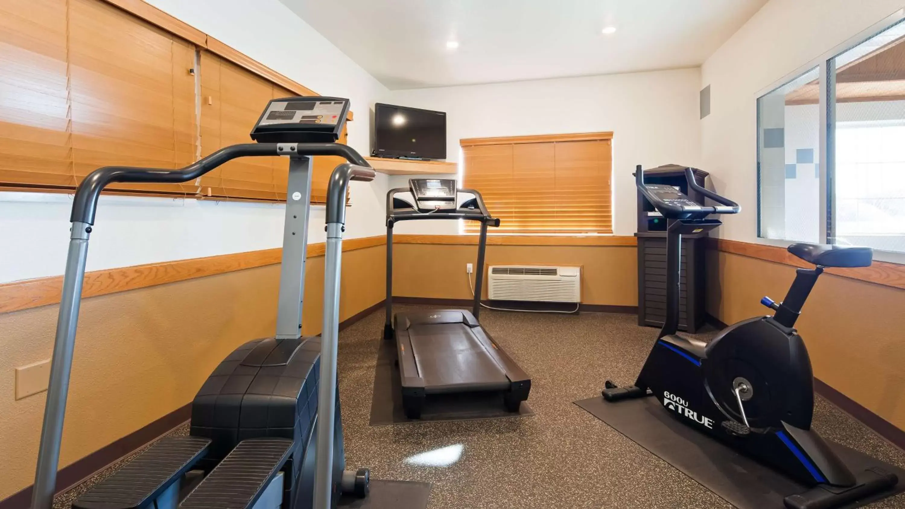 Fitness centre/facilities, Fitness Center/Facilities in Best Western Firestone Inn & Suites