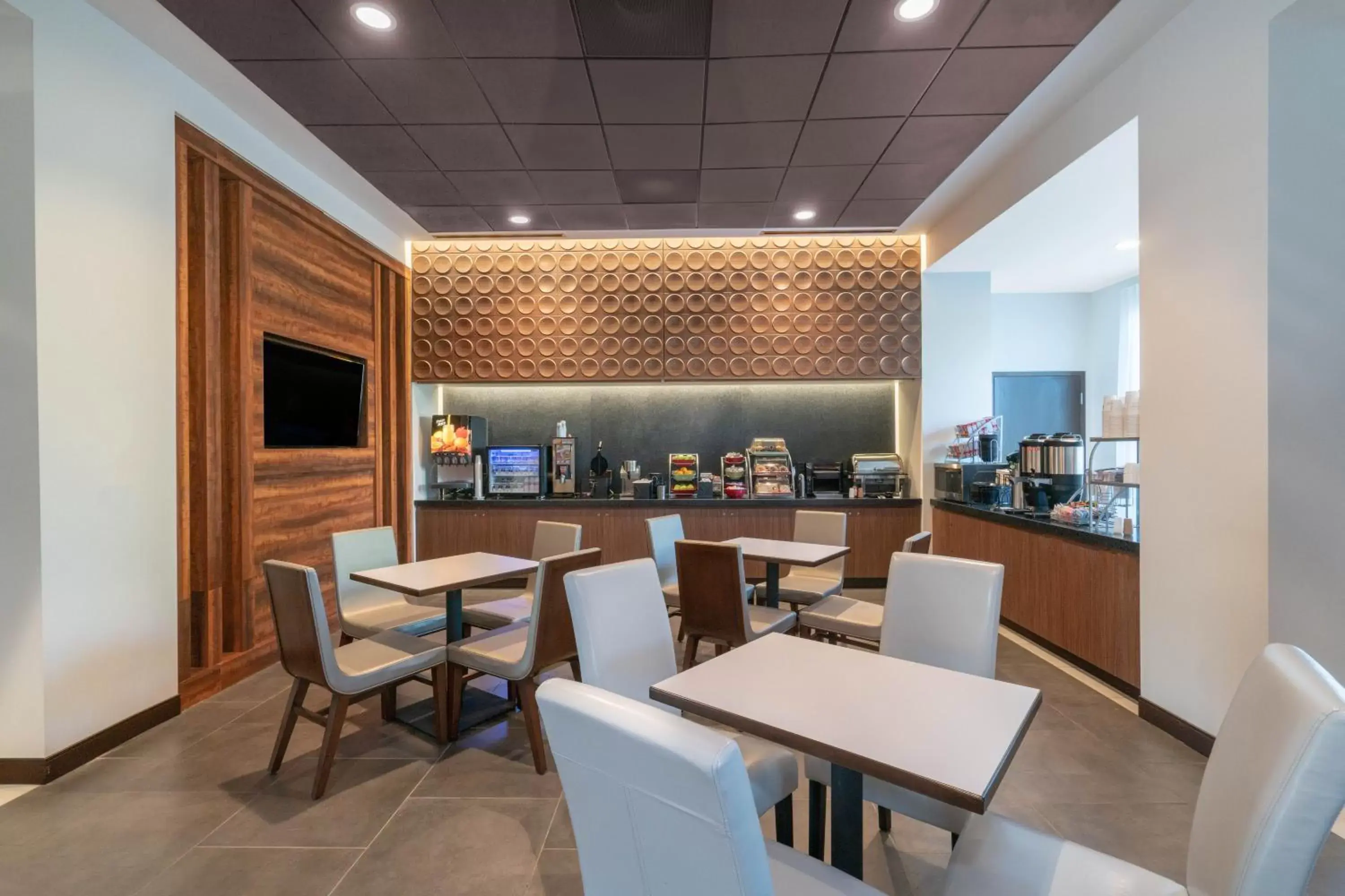 Buffet breakfast, Restaurant/Places to Eat in Hampton Inn Nashville Airport Century Place, TN