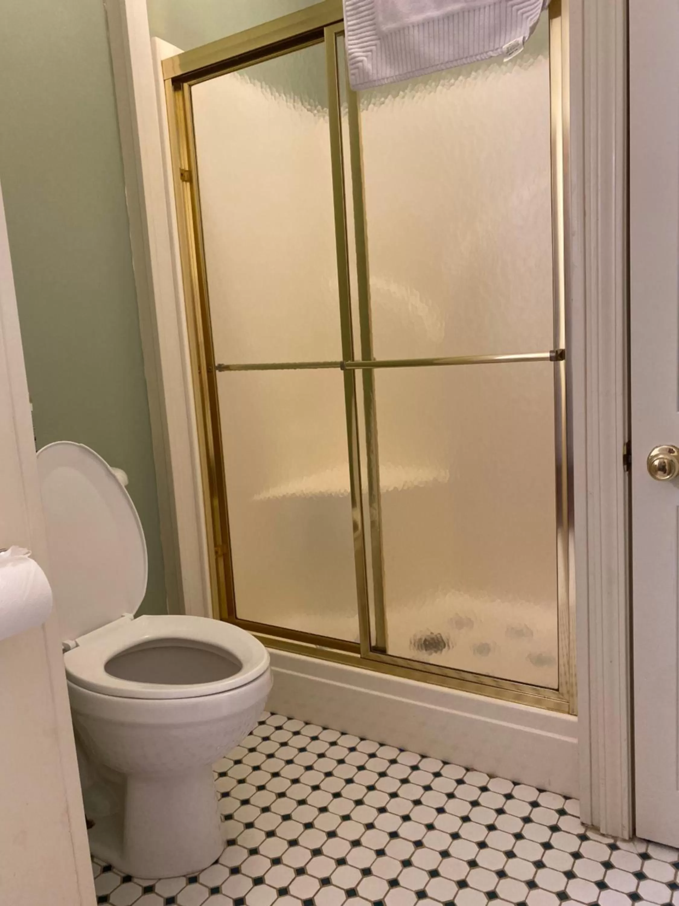 Bathroom in Rockwood Manor Bed & Breakfast
