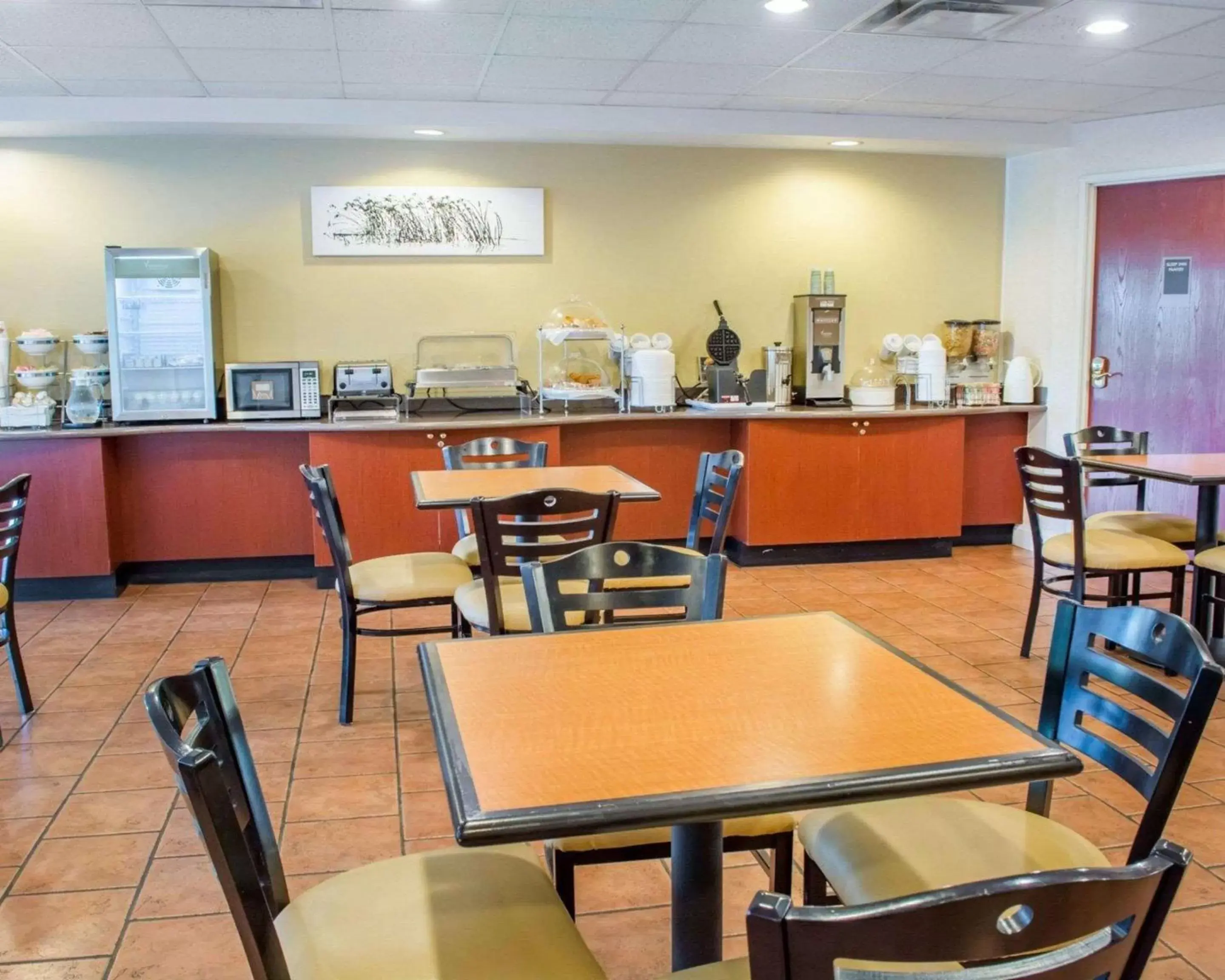 Dining area, Restaurant/Places to Eat in Wingate by Wyndham Dublin Near Claytor Lake State Park