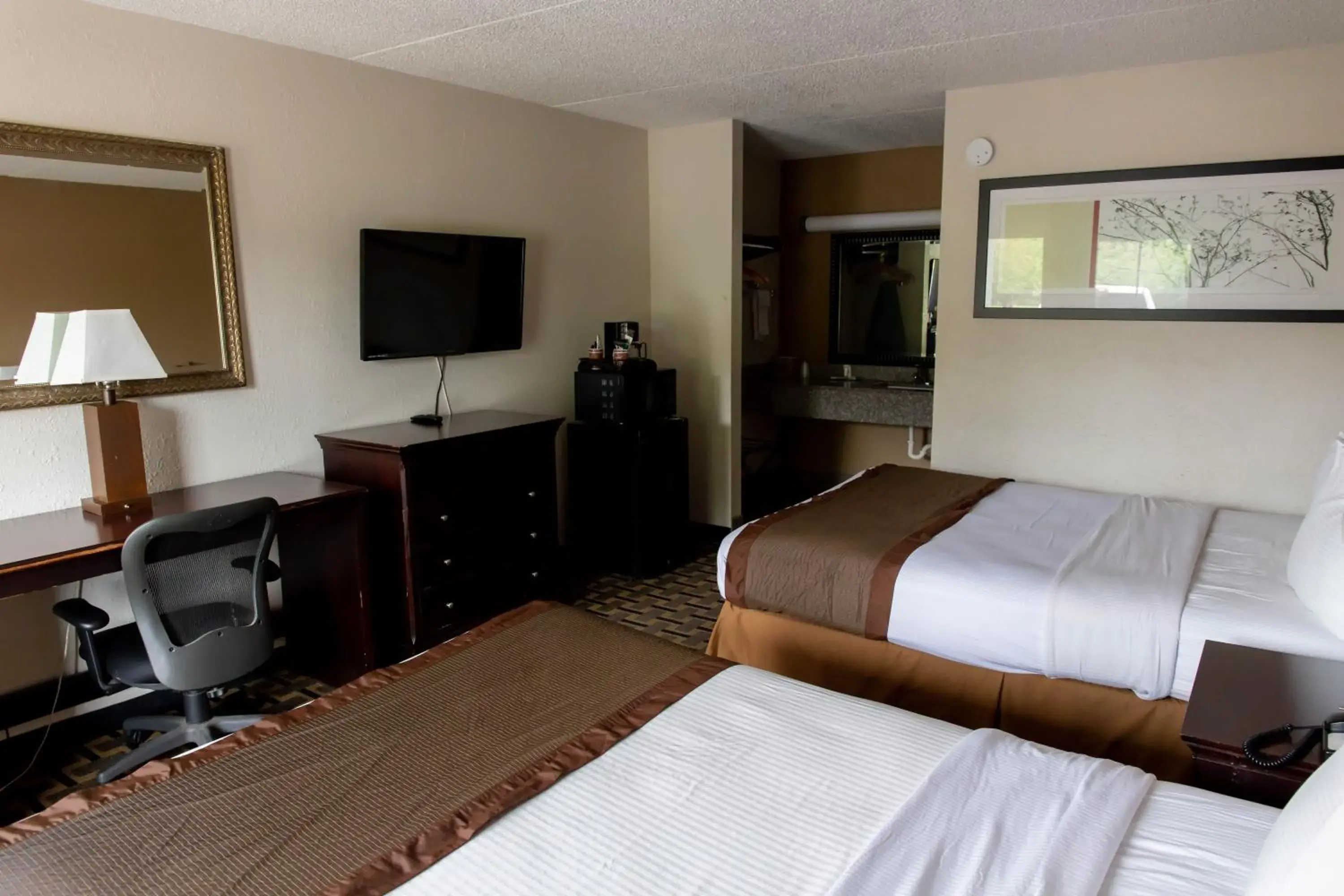 Bedroom, Bed in Regency Inn