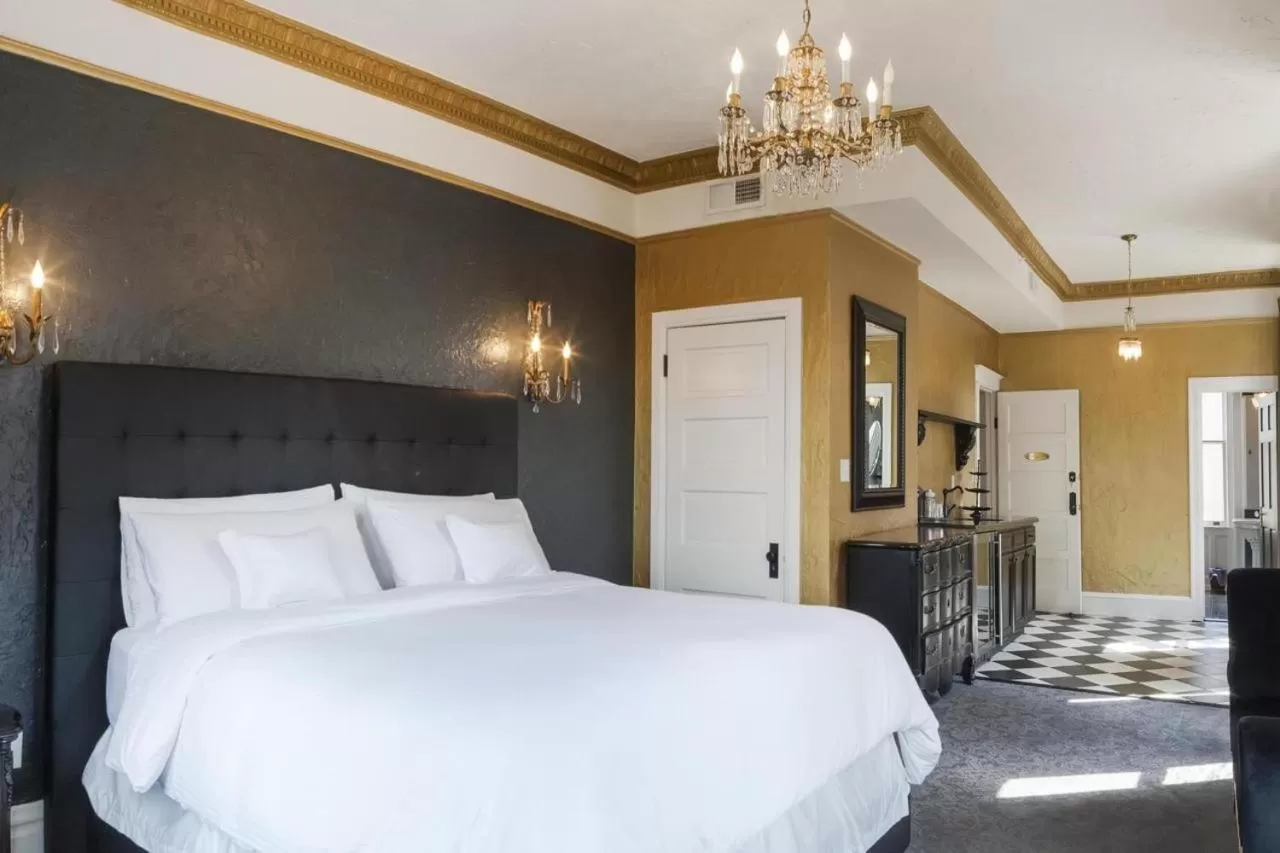 Bed in Patterson Inn