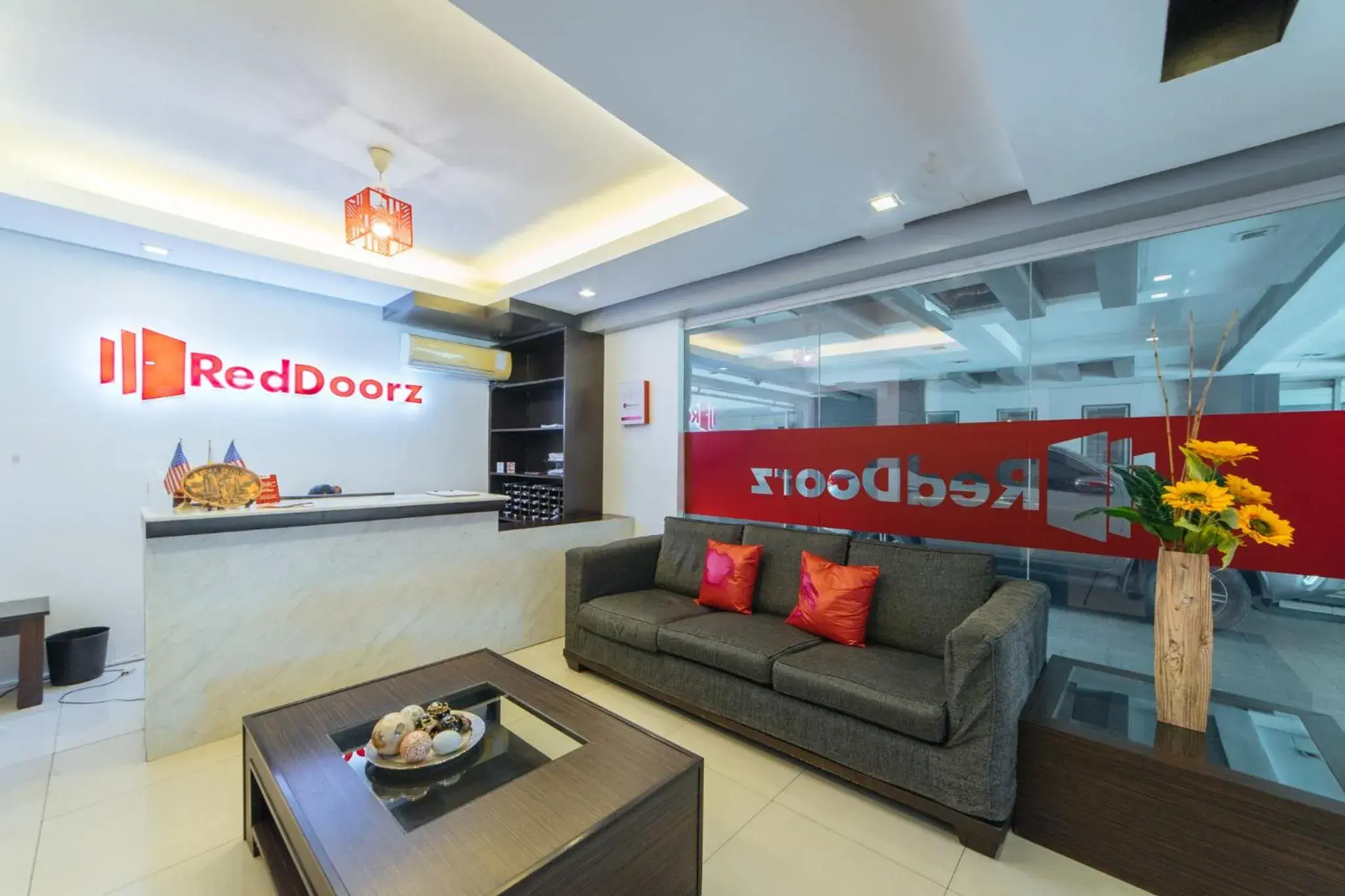 Lobby or reception, Lobby/Reception in RedDoorz Plus at One Liberty Hotel Kalayaan Avenue