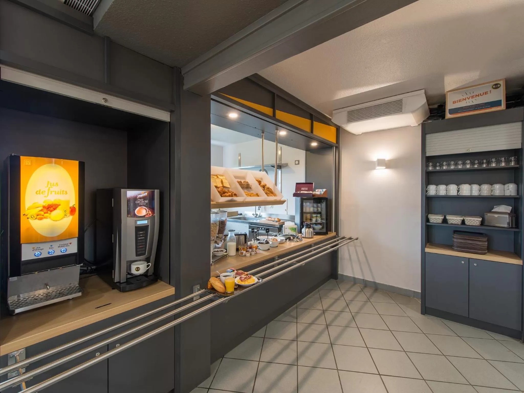 Restaurant/places to eat in B&B HOTEL Blois Sud Vineuil