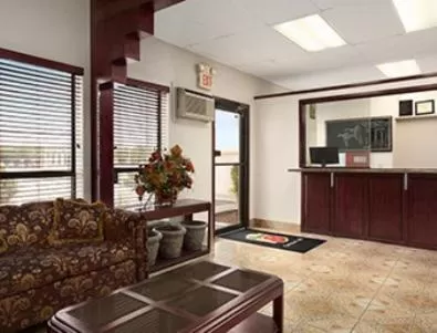 Lobby or reception in Super 8 by Wyndham Carlsbad