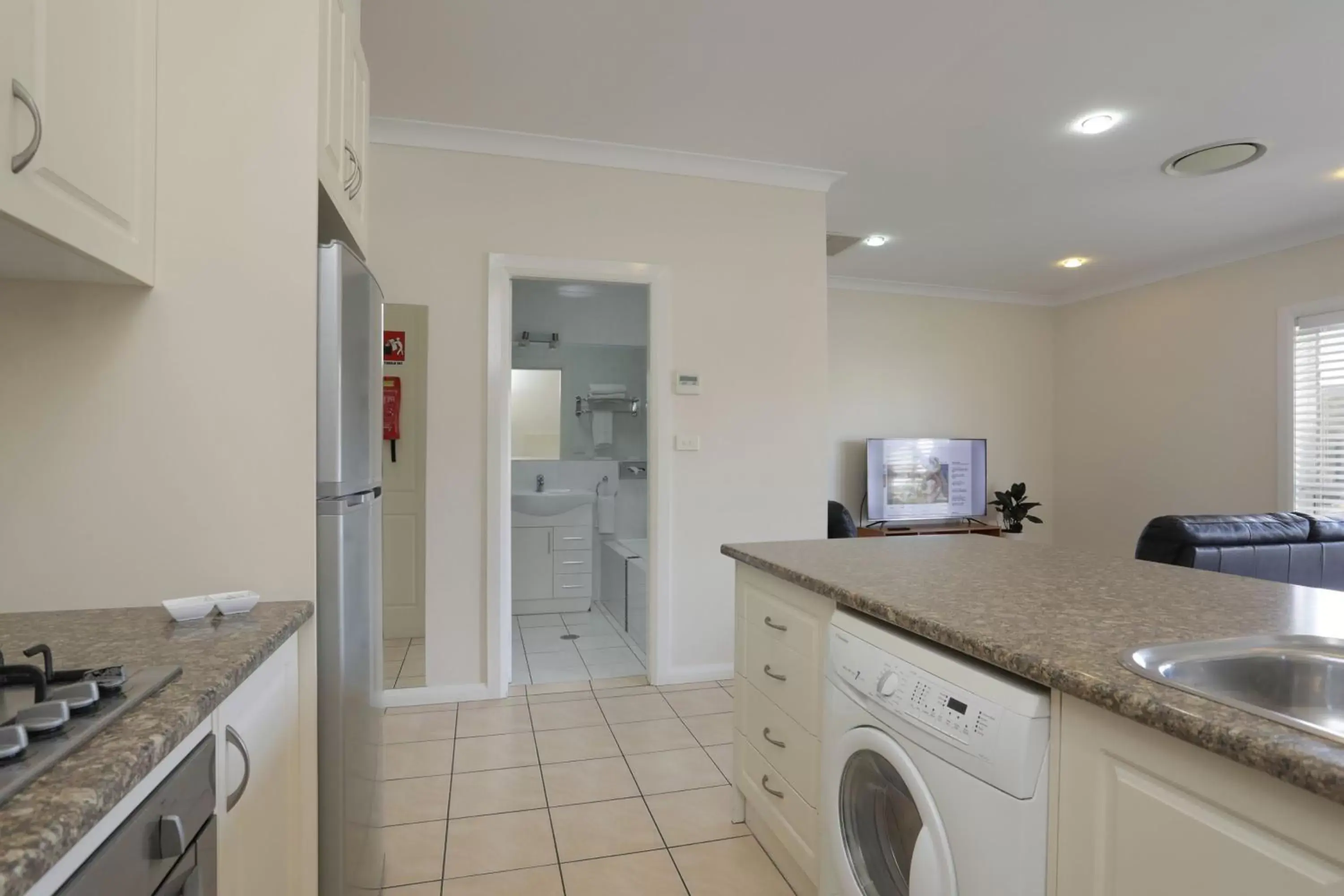 Kitchen/Kitchenette in Cadman Motor Inn and Apartments