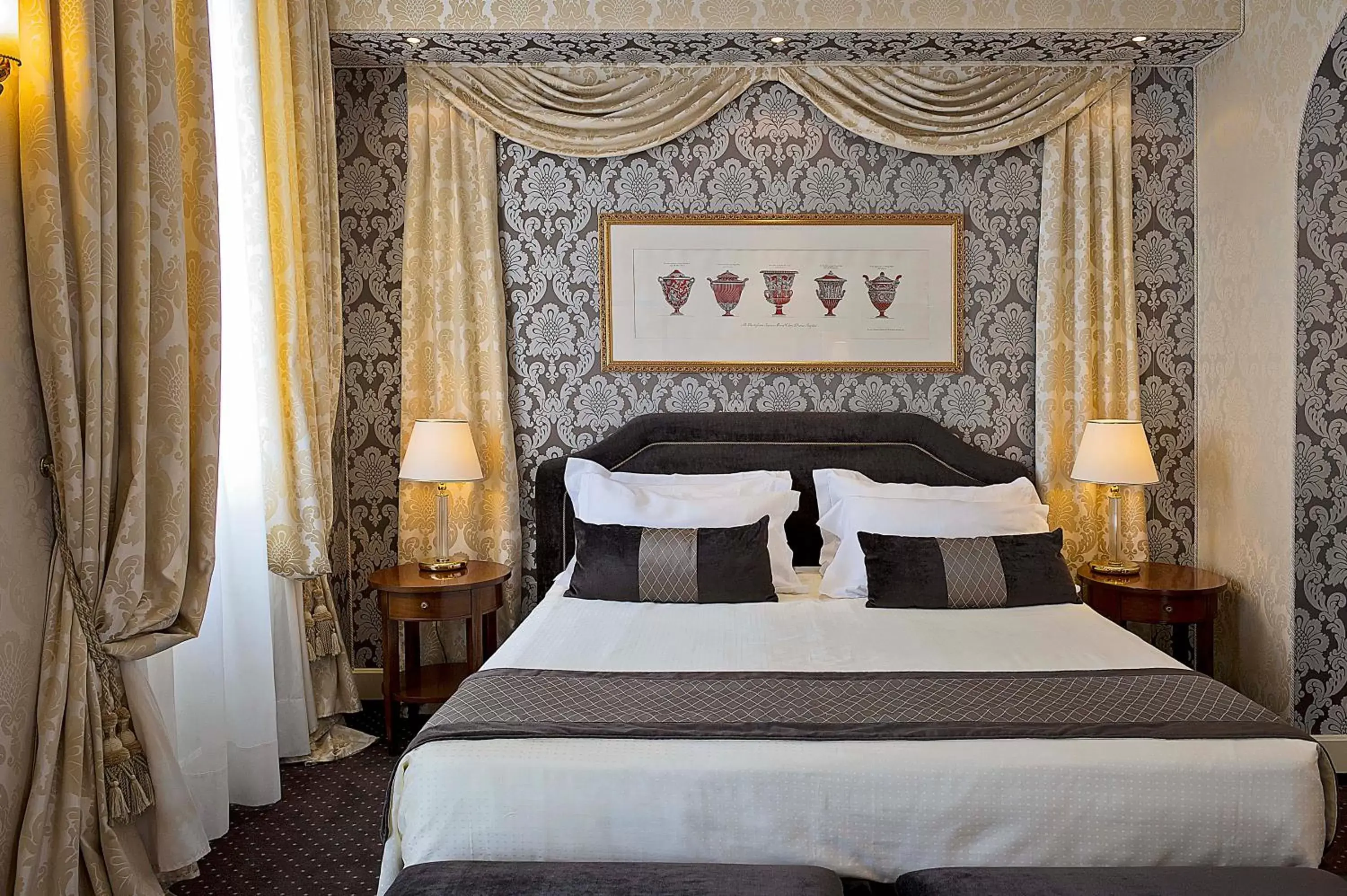 Photo of the whole room, Bed in Londra Palace Venezia