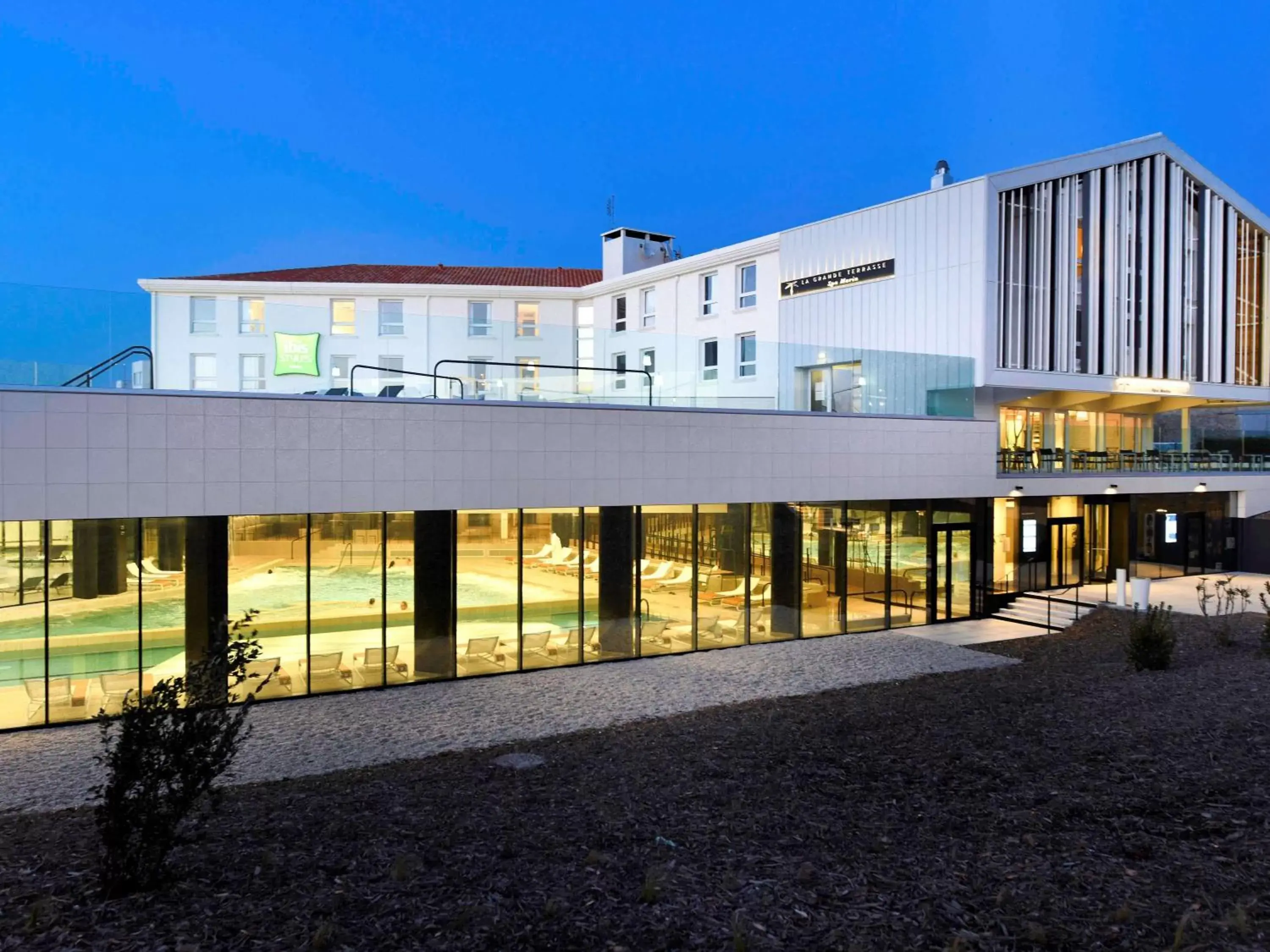 Photo of the whole room, Property Building in ibis styles La Rochelle Thalasso Chatelaillon