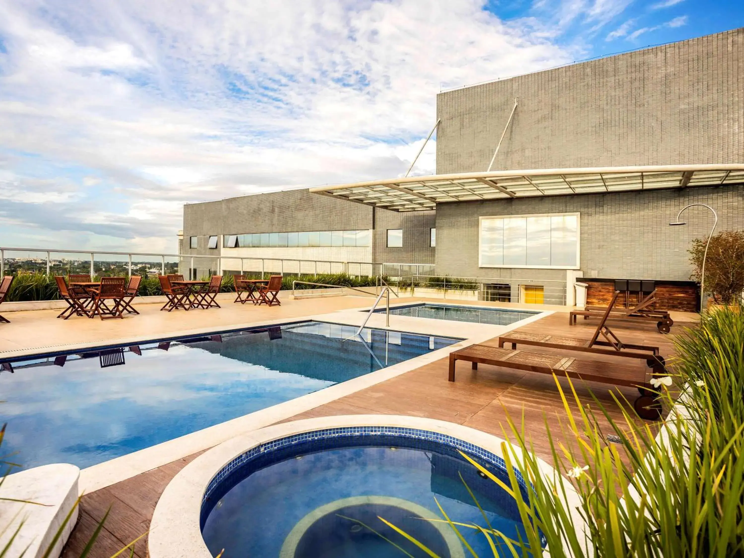 Pool view, Swimming Pool in Ibis Styles Belém Hangar