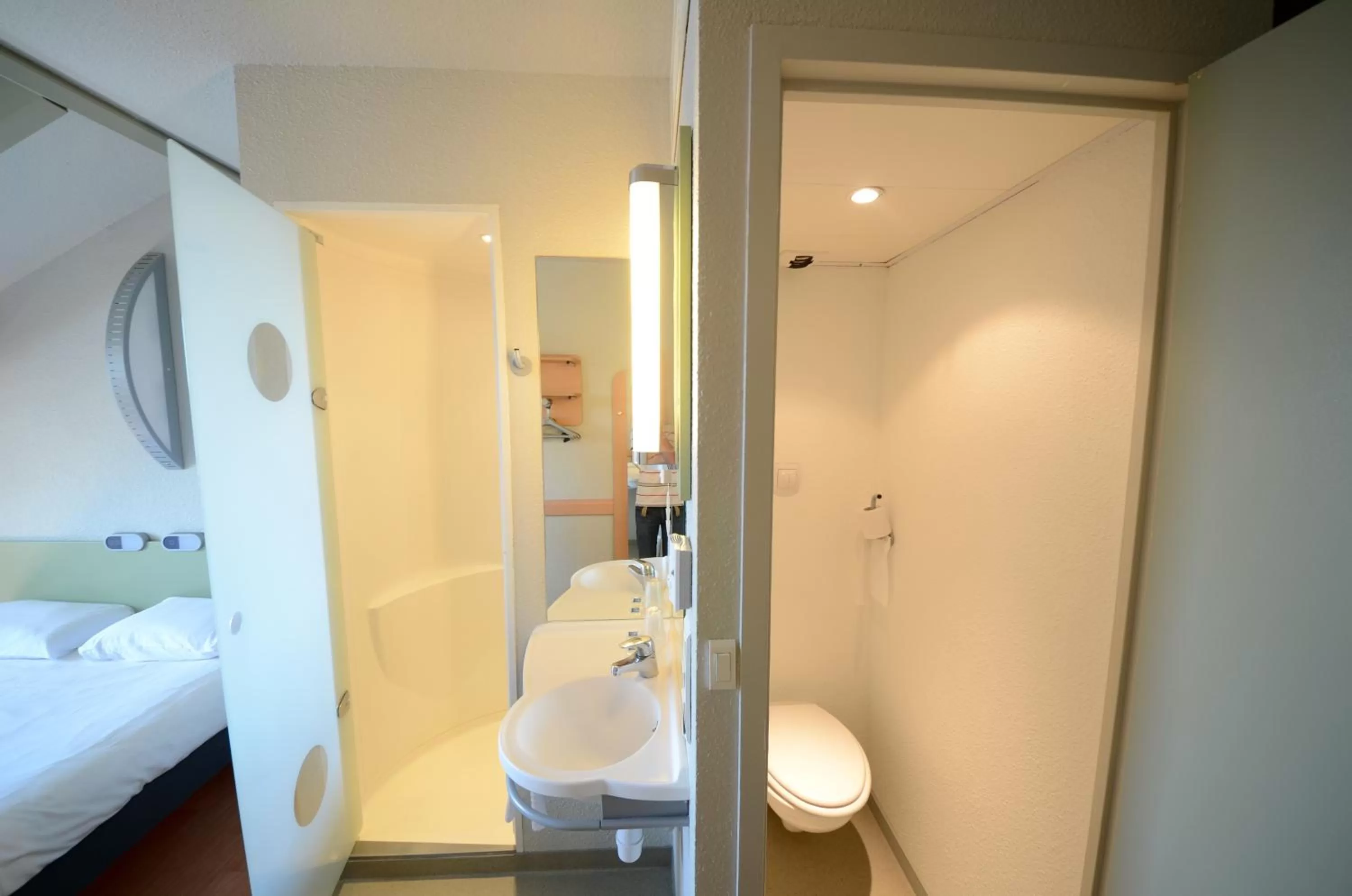Bathroom in ibis budget Brive La Gaillarde
