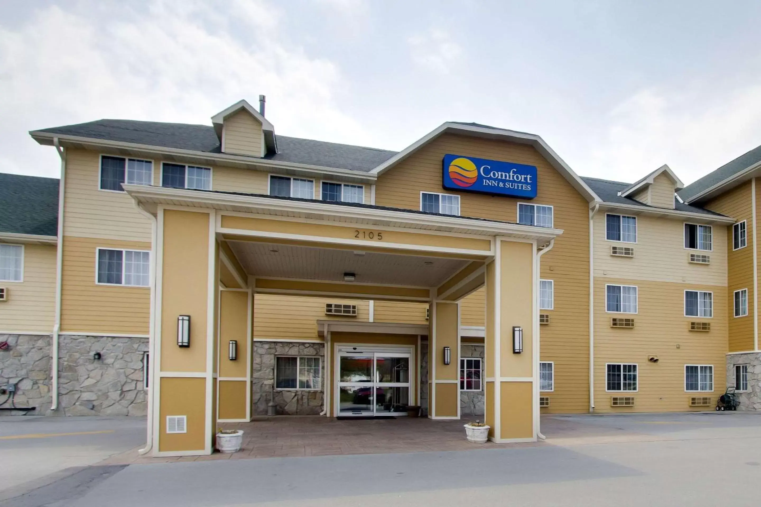 Property building in Comfort Inn & Suites Bellevue - Omaha Offutt AFB