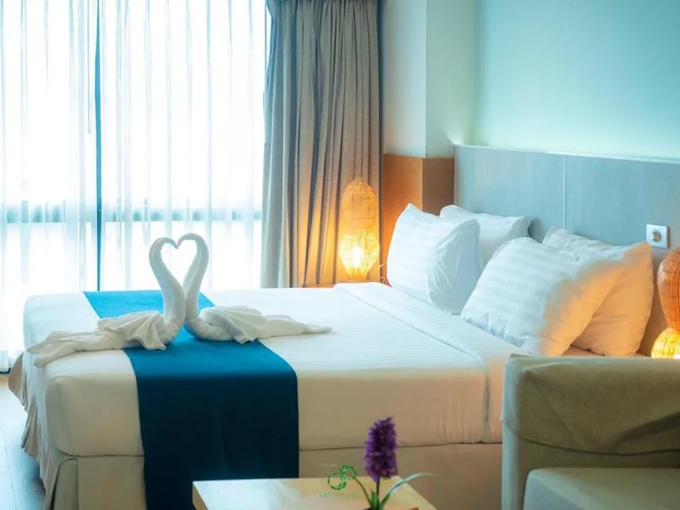 Bed in Crystal Jade Hotel