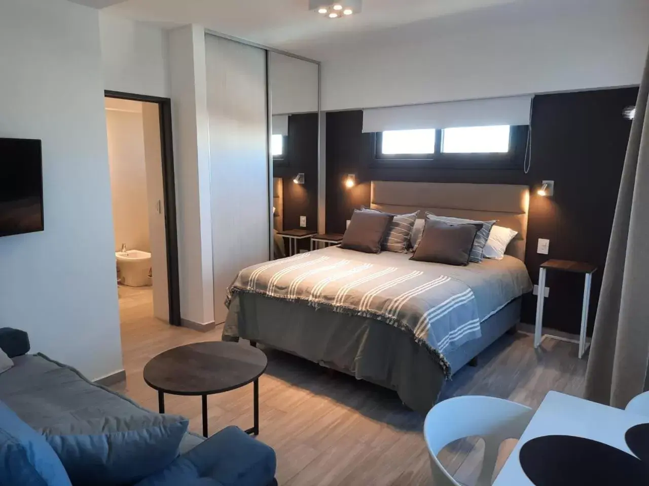 In House BA - Le coq In House BA - Le coq