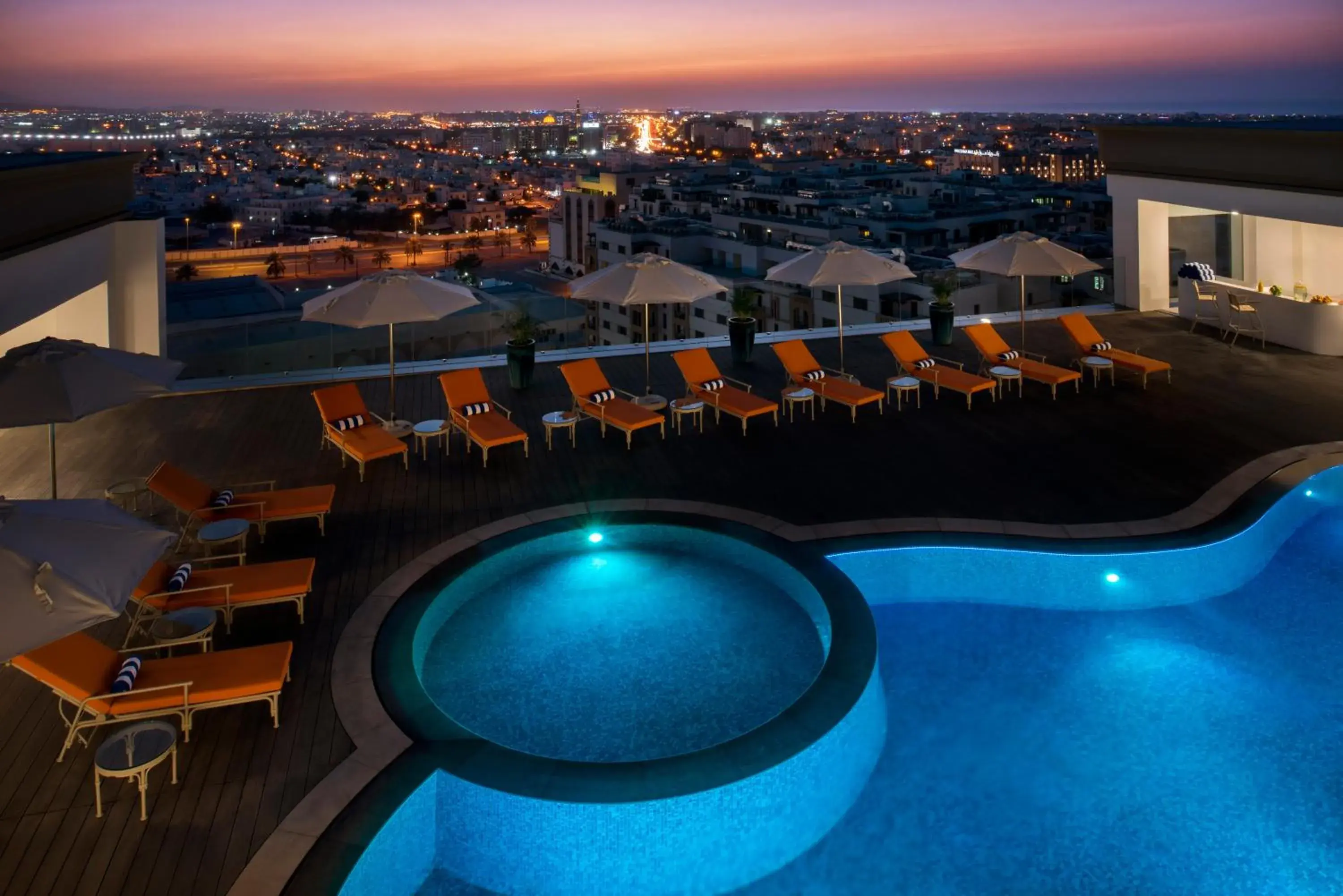Swimming pool in Fraser Suites Muscat Swimming pool in Fraser Suites Muscat