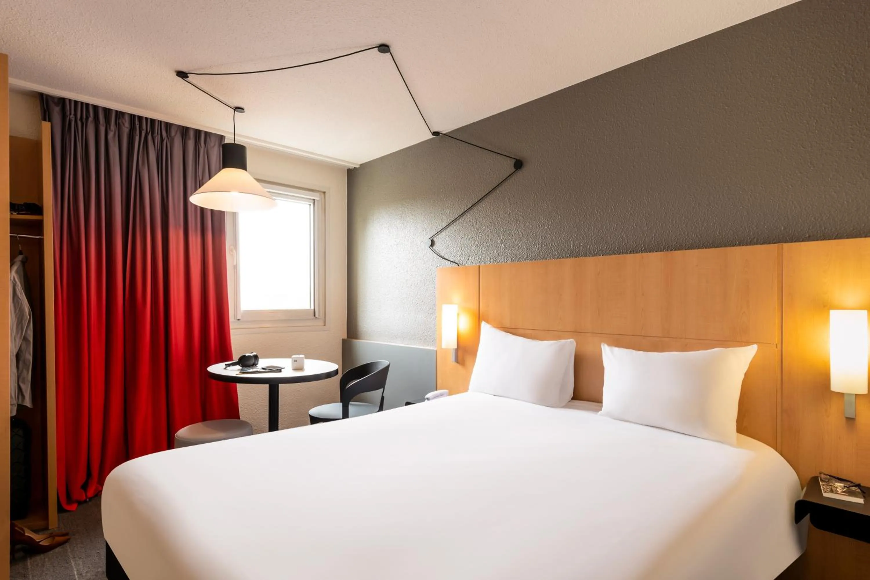 Bed in ibis Cergy Pontoise Le Port