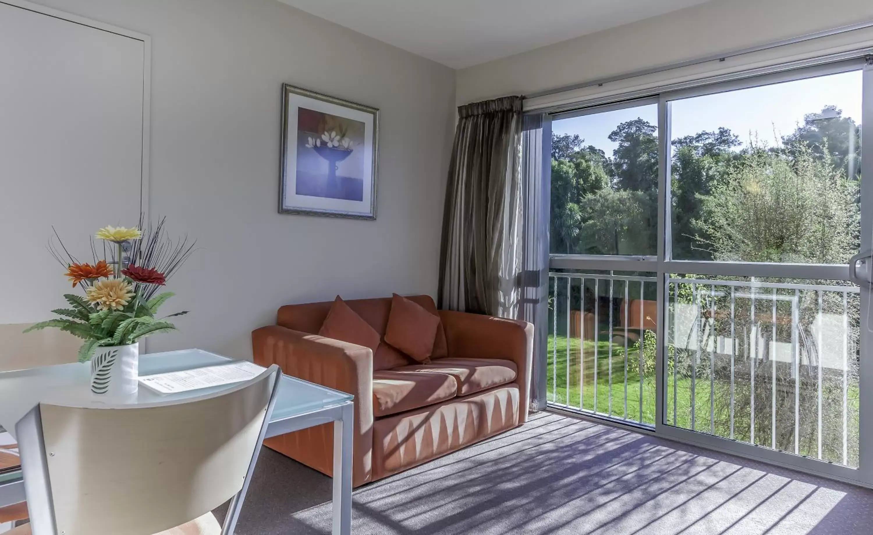 Seating Area in 166 Majestic Court Motel