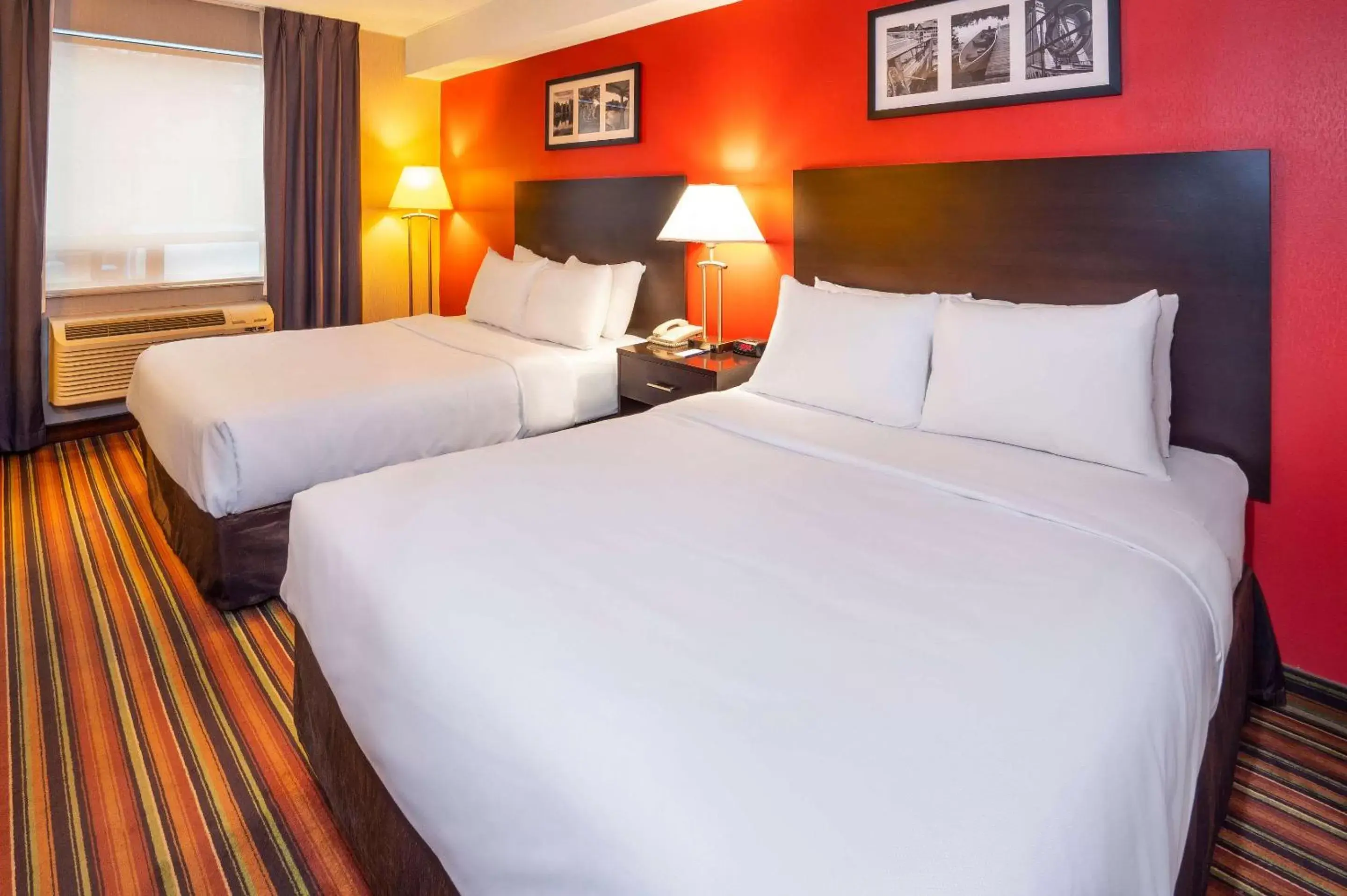 Bedroom, Bed in Comfort Hotel & Suites Peterborough