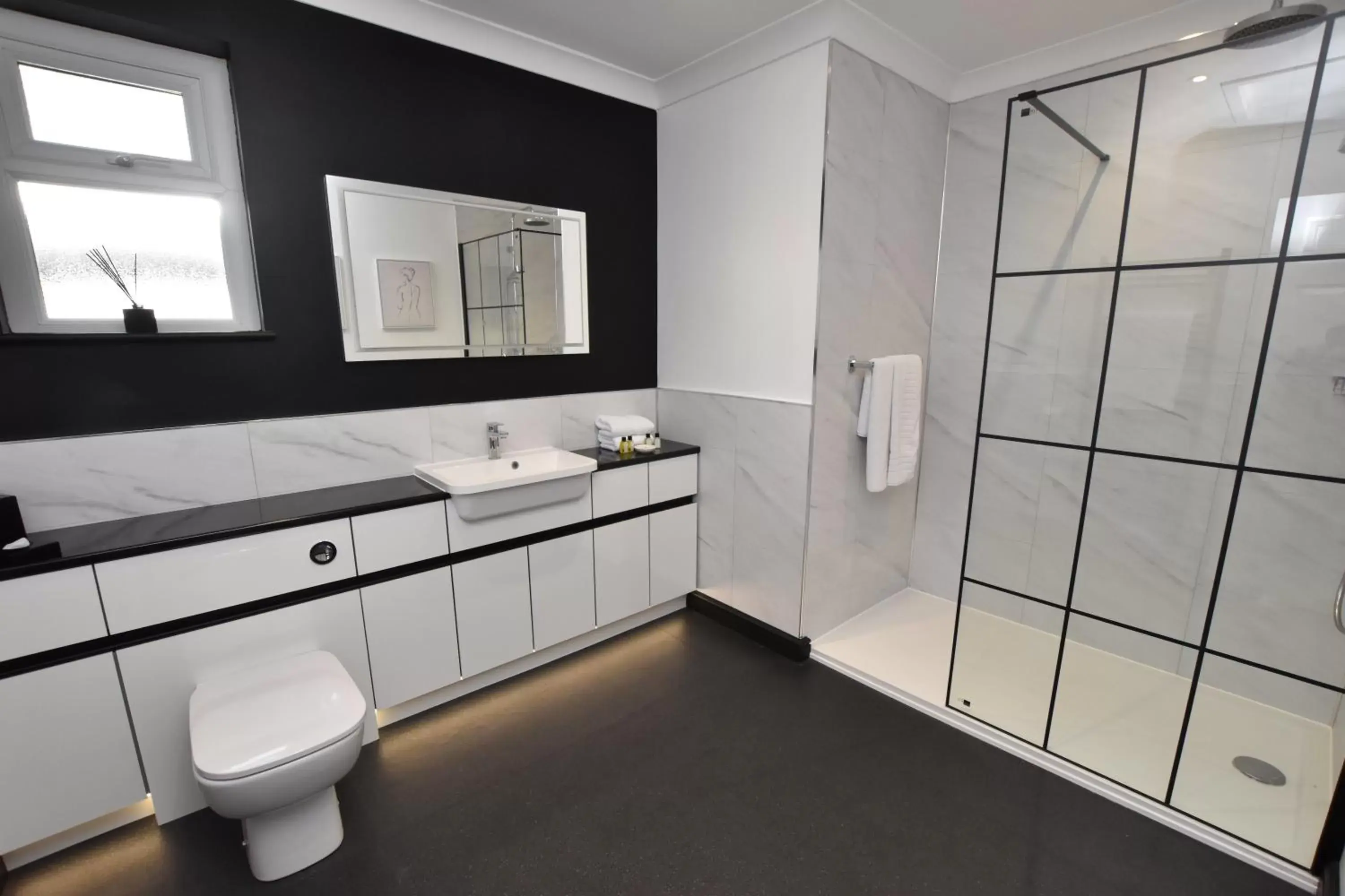 Bathroom in Kingsway Hotel.