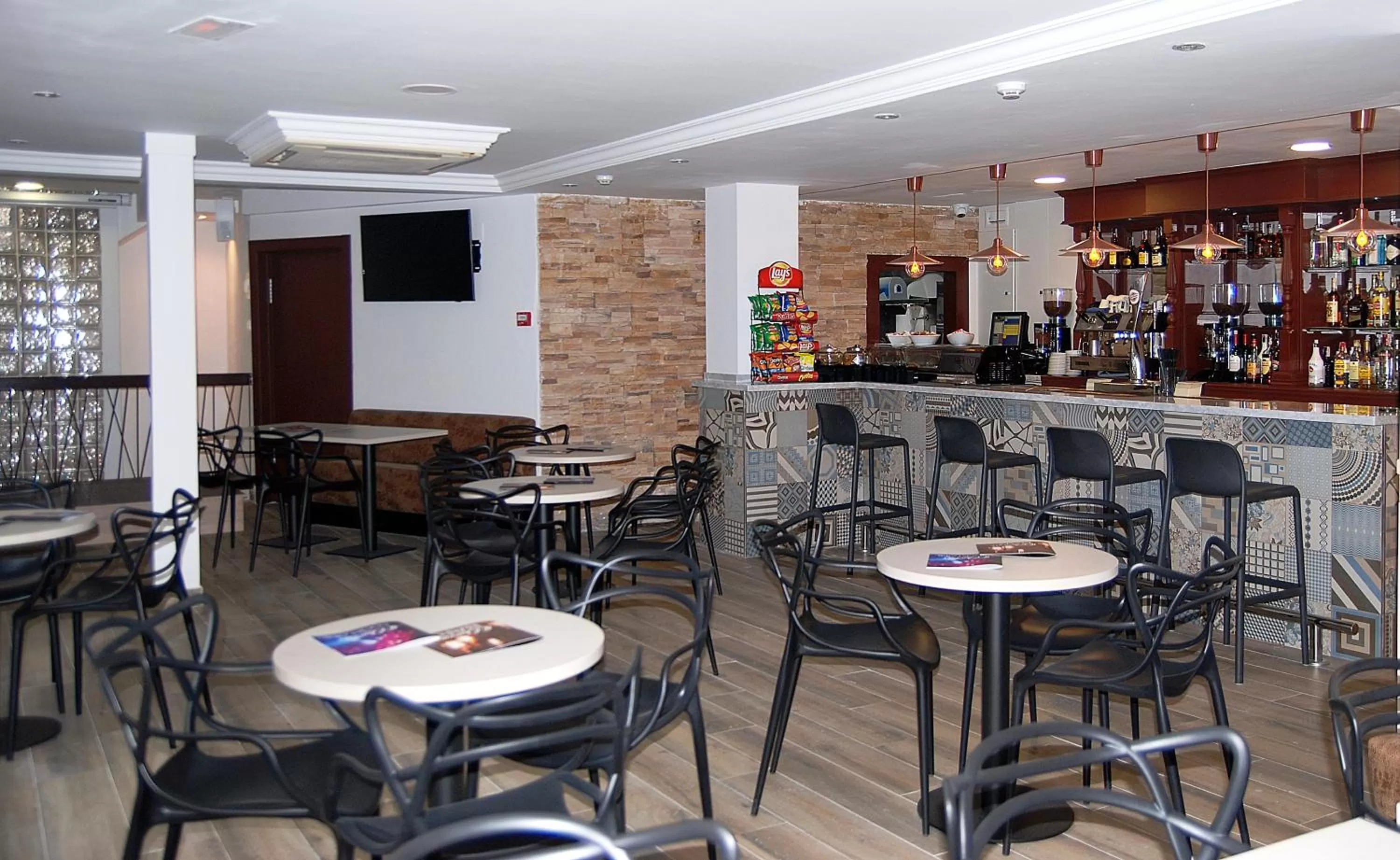 Lounge or bar in Hotel Queens - Adults Only