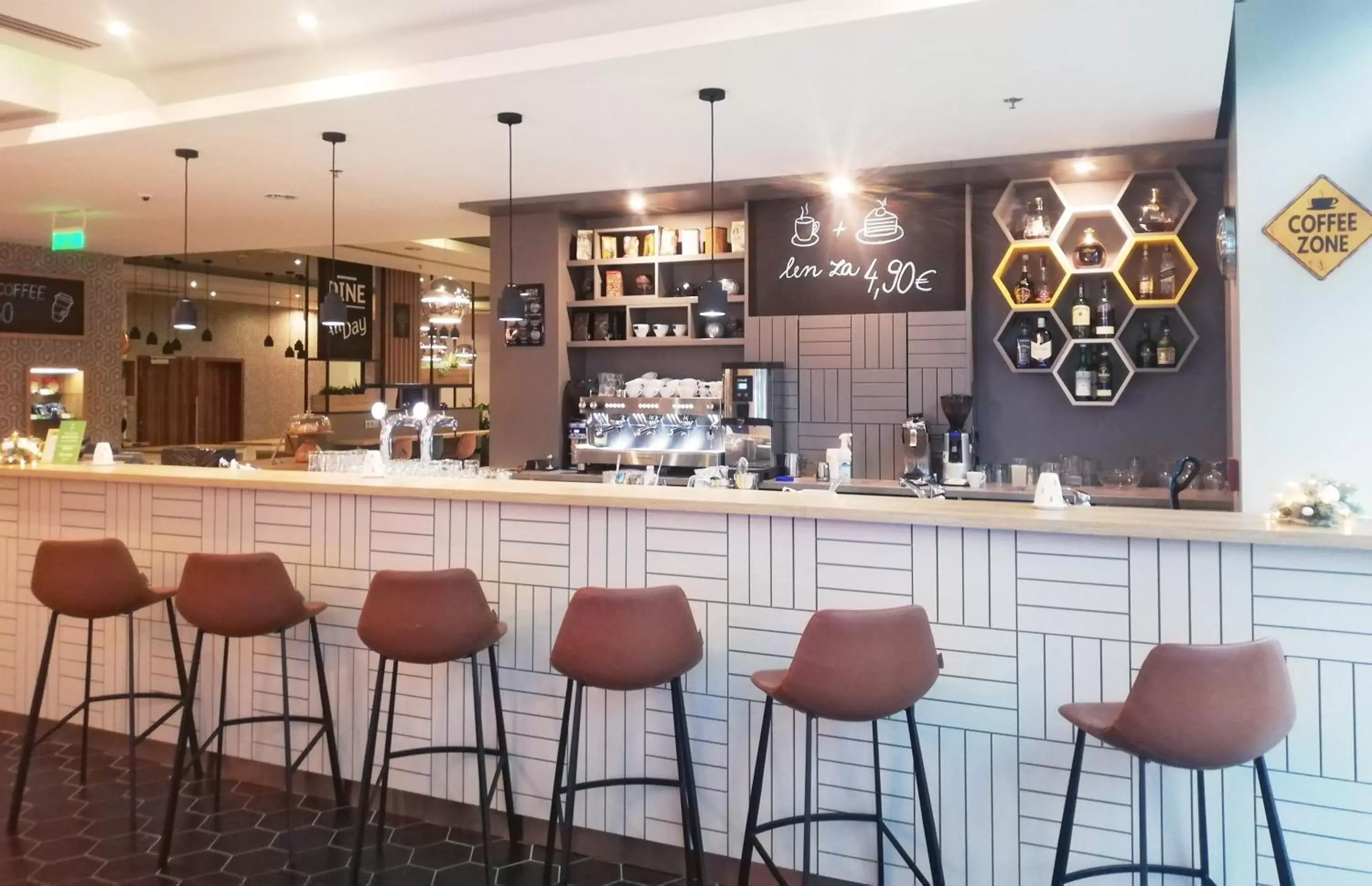 Restaurant/places to eat in Holiday Inn Trnava by IHG Restaurant/places to eat in Holiday Inn Trnava by IHG