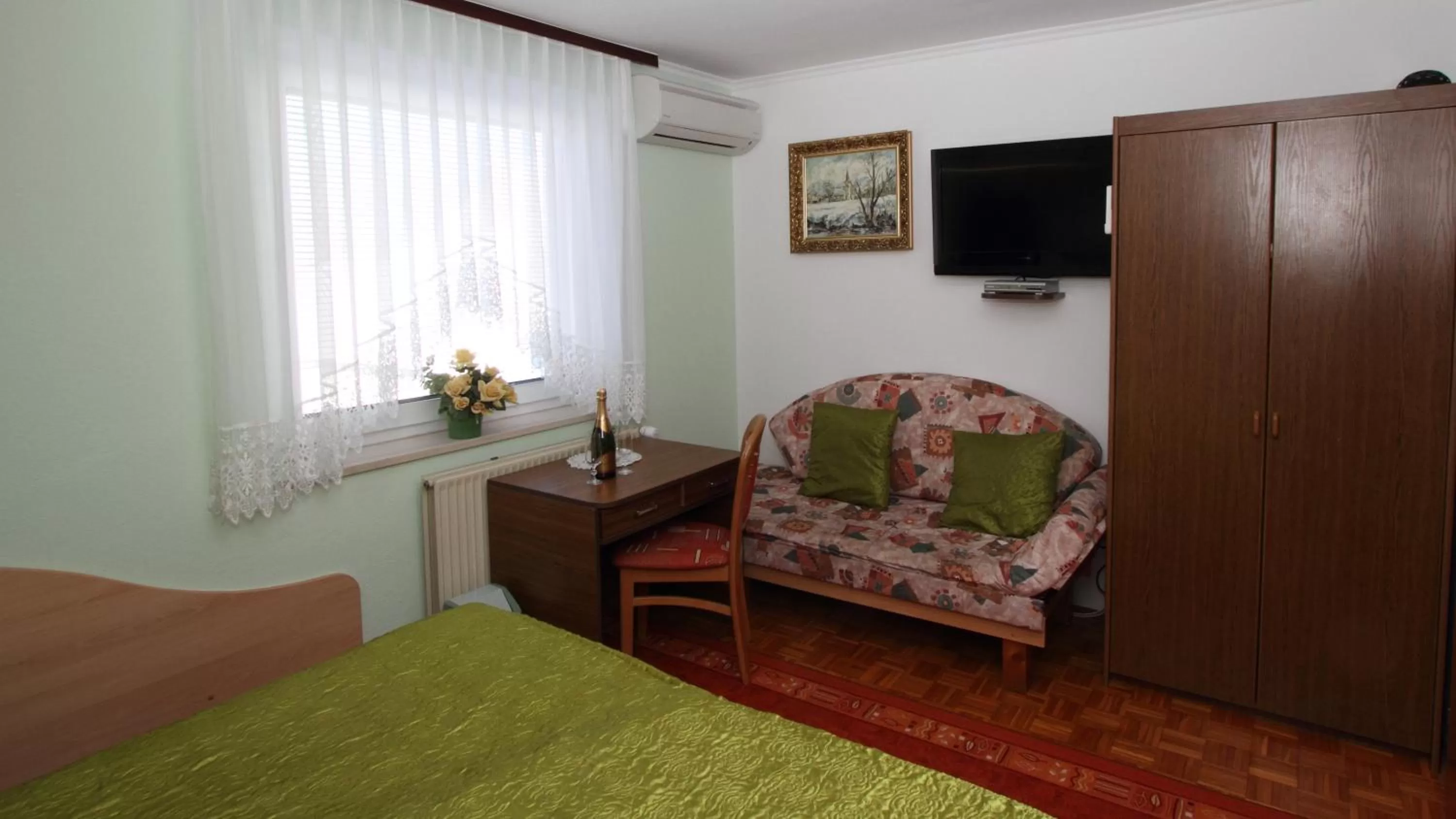 Bed in Rooms & Apartments Jana