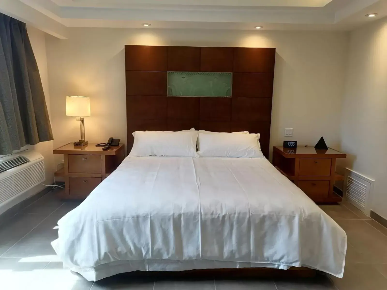 Bed in Del Mar Inn Rosarito