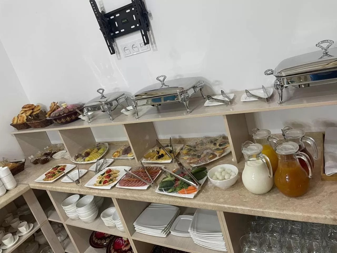 Restaurant/places to eat in Xadijam Hotel