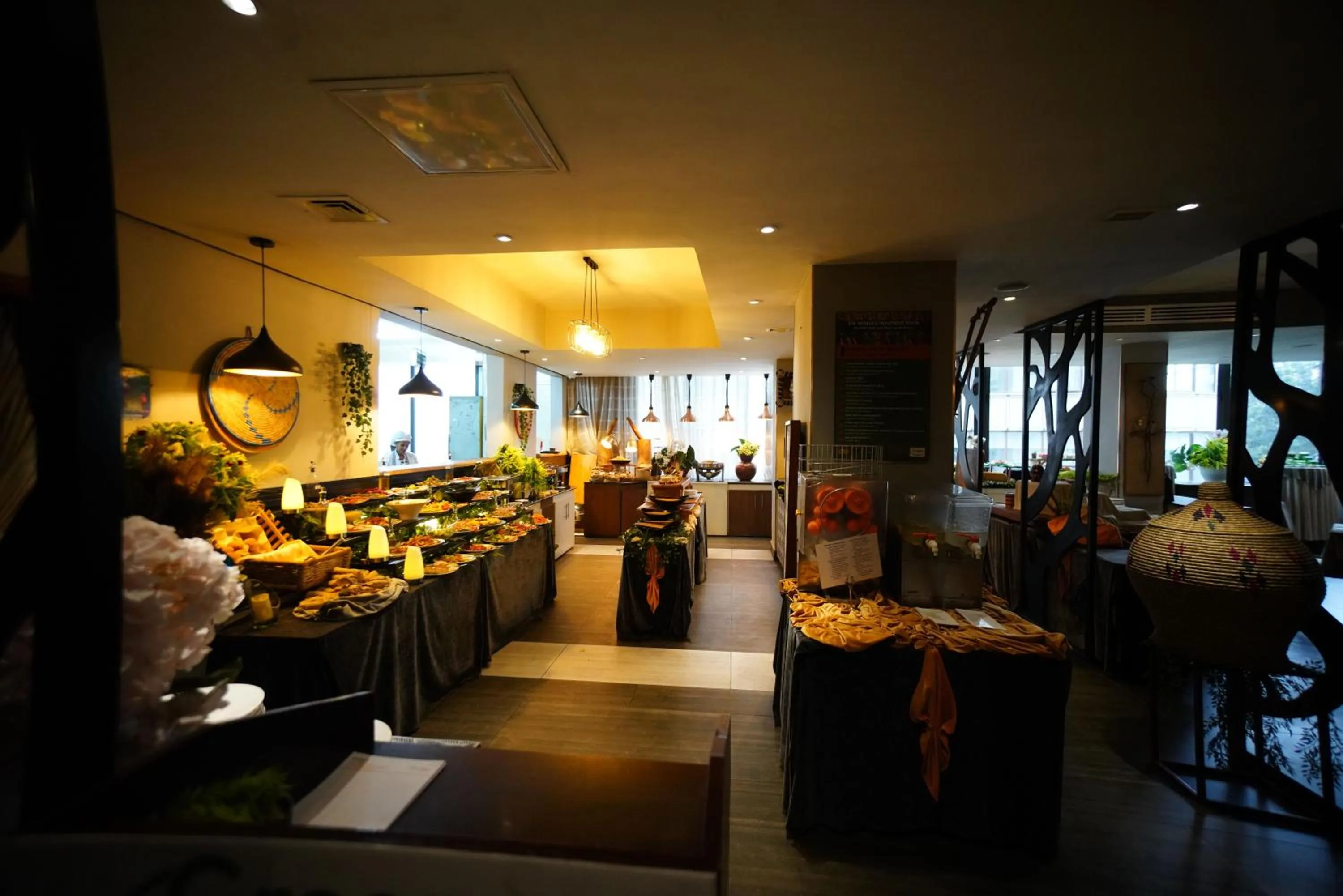 Restaurant/places to eat in Mado Hotel