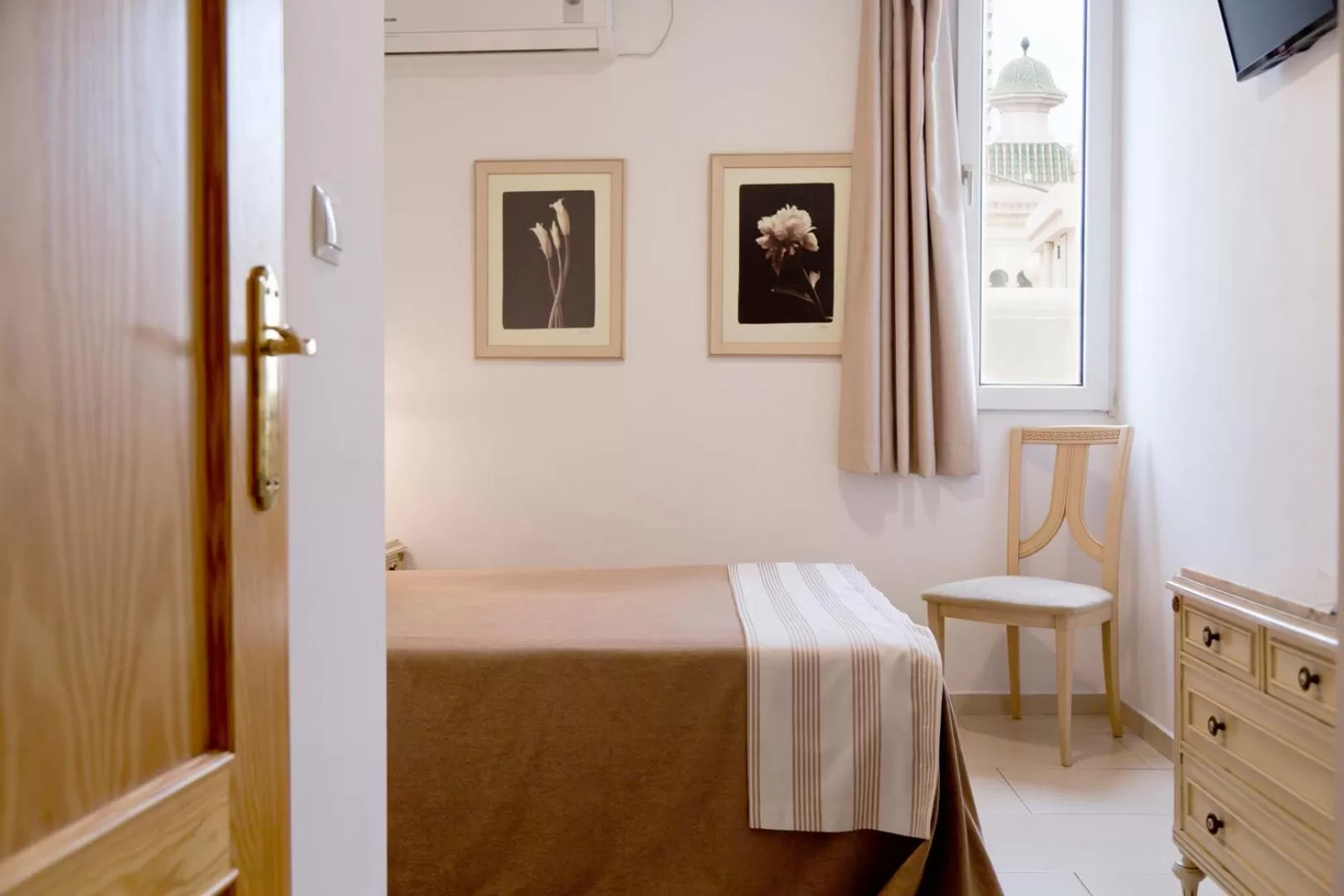 Bedroom, Bed in Hotel Marítimo Urban