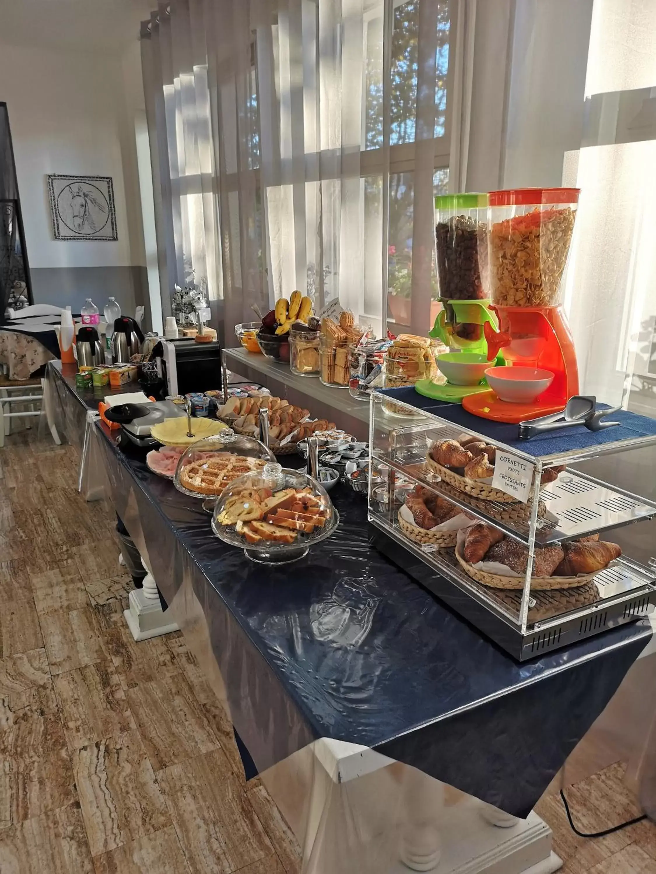 Continental breakfast, Food in Hotel Panorama