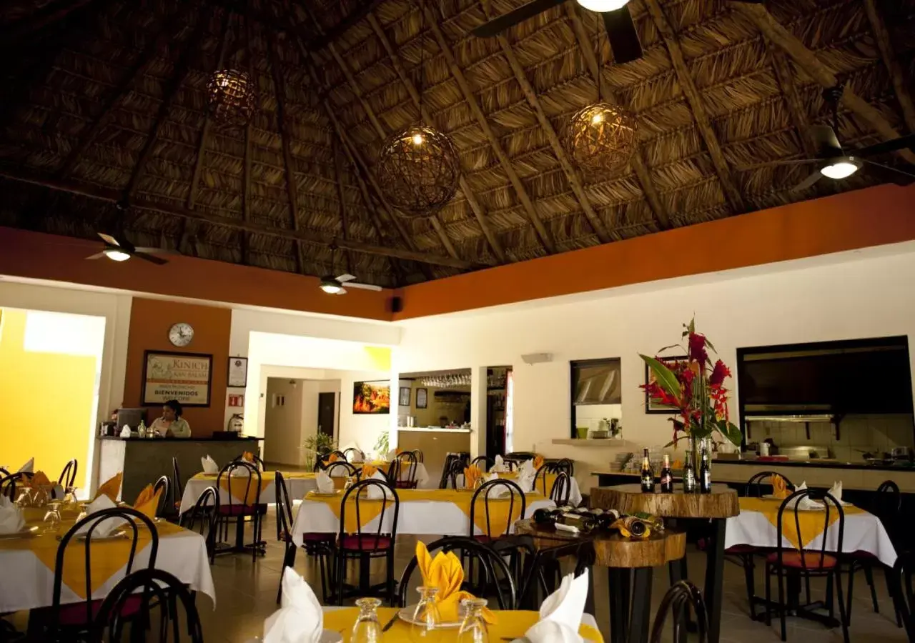 Restaurant/Places to Eat in Hotel Chablis Palenque